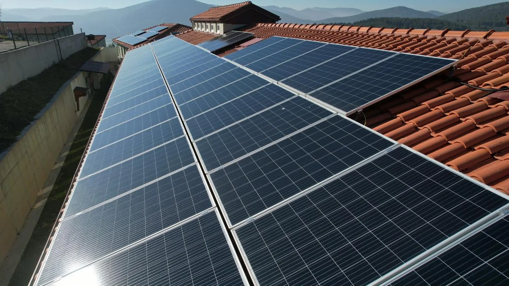 Geçici Hayvan Bakımevi Güneş Panelleri ile 305 Bin TL Elektrik Üretti