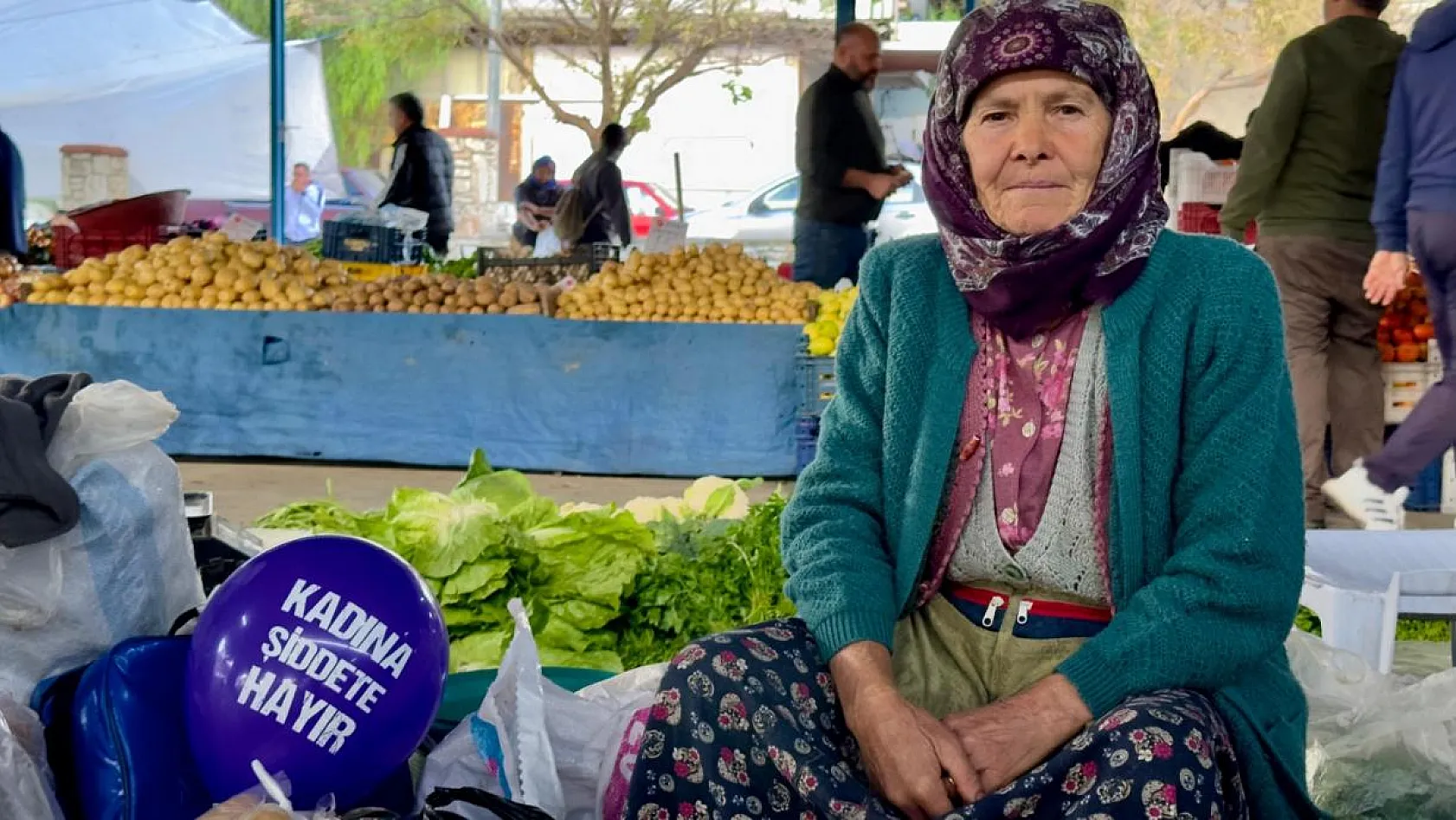 'Kadına Şiddete Son' Diyerek Mor Balon Dağıttılar