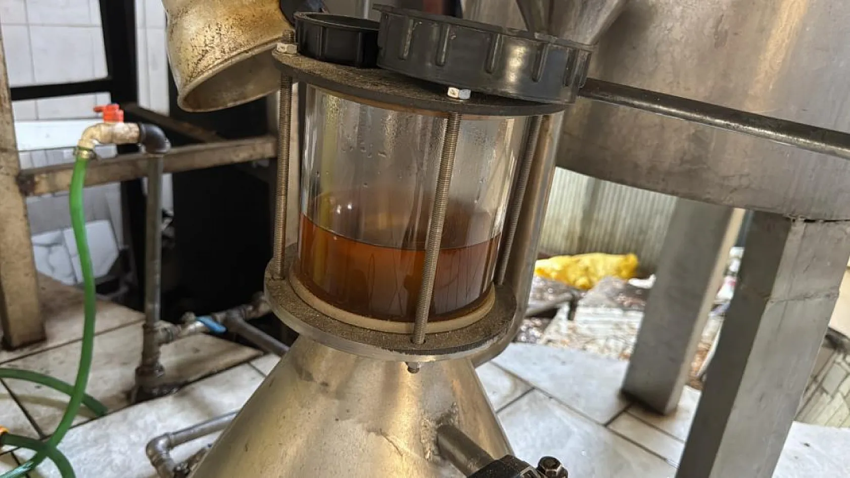 Toroslar'da yetişen 31 farklı bitkinin yağını çıkartıp ülkenin dört bir yanına gönderiyor