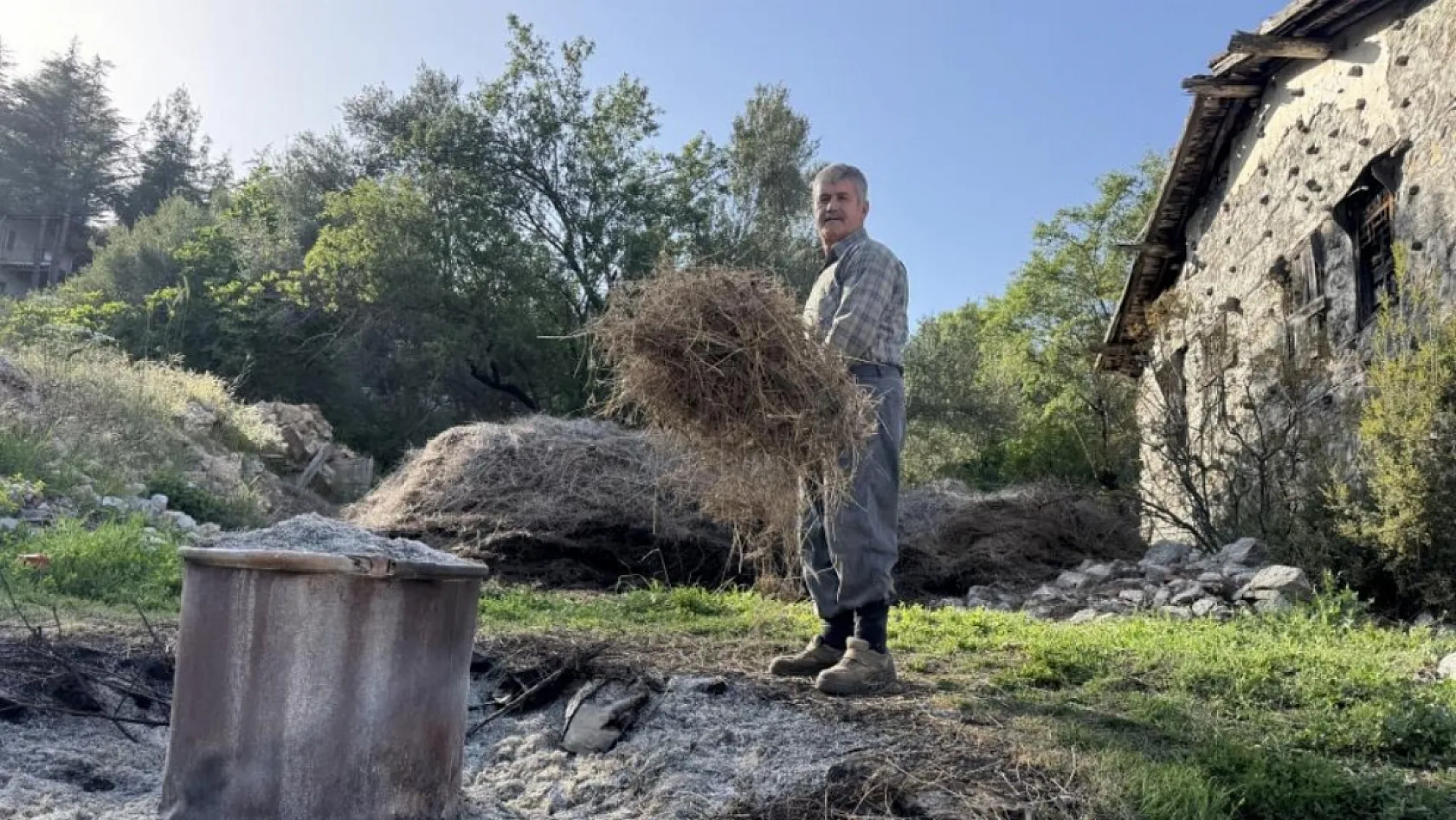 Toroslar'da yetişen 31 farklı bitkinin yağını çıkartıp ülkenin dört bir yanına gönderiyor