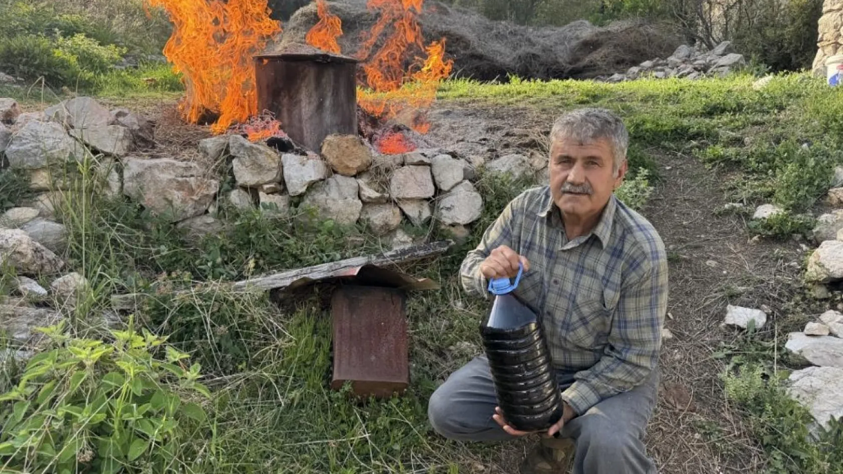 Toroslar'da yetişen 31 farklı bitkinin yağını çıkartıp ülkenin dört bir yanına gönderiyor