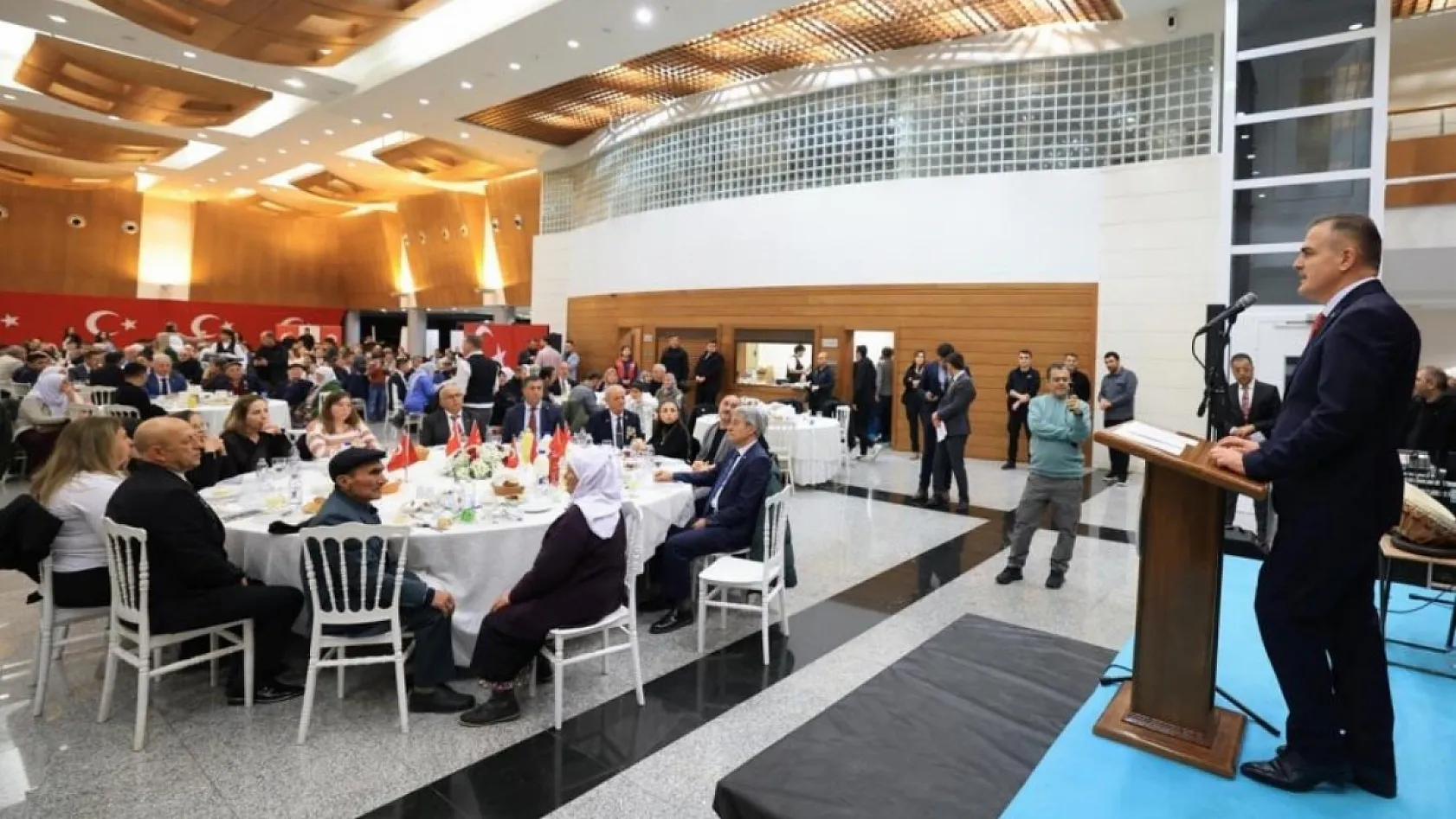 Muğla Valisi Akbıyık, Ramazan'ın ilk iftarında şehit yakınları ve gazilerle buluştu