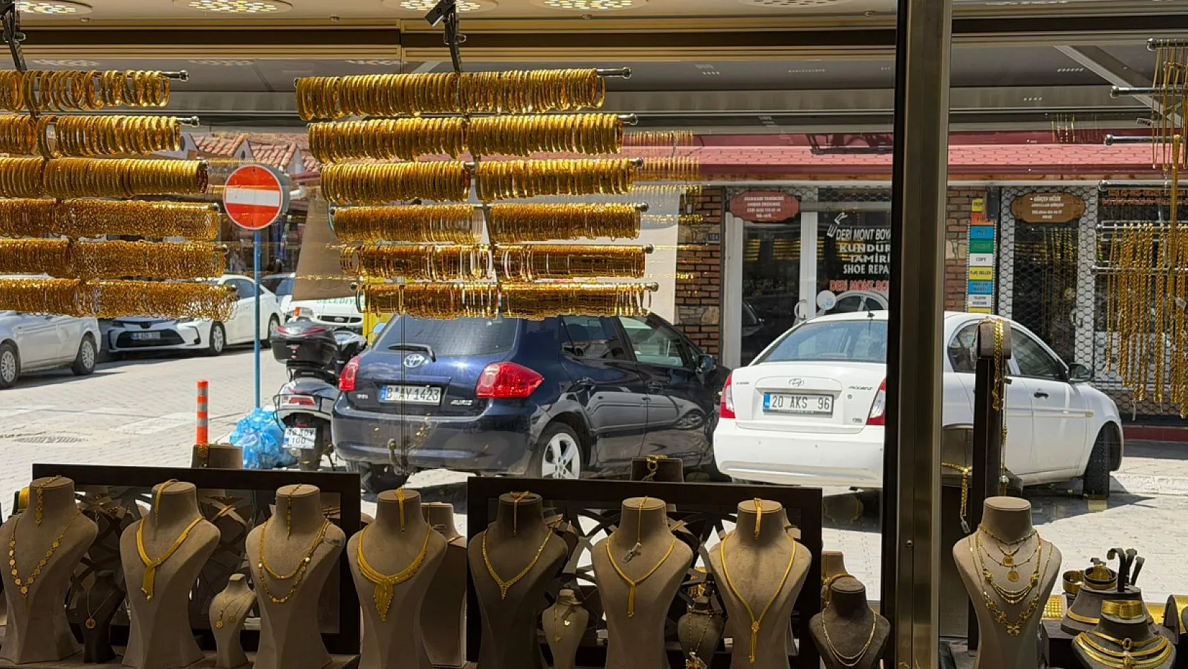 Tufanlar Kuyumculuk'ta 'Akshaya Tritiya' Yoğunluğu: Bereket Günü Fethiye'de İlgi Gördü