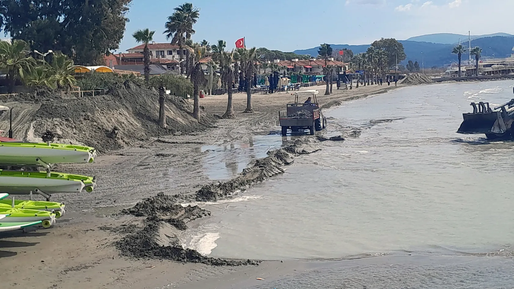 Ula Akyaka sahili yaz sezonuna hazırlanıyor