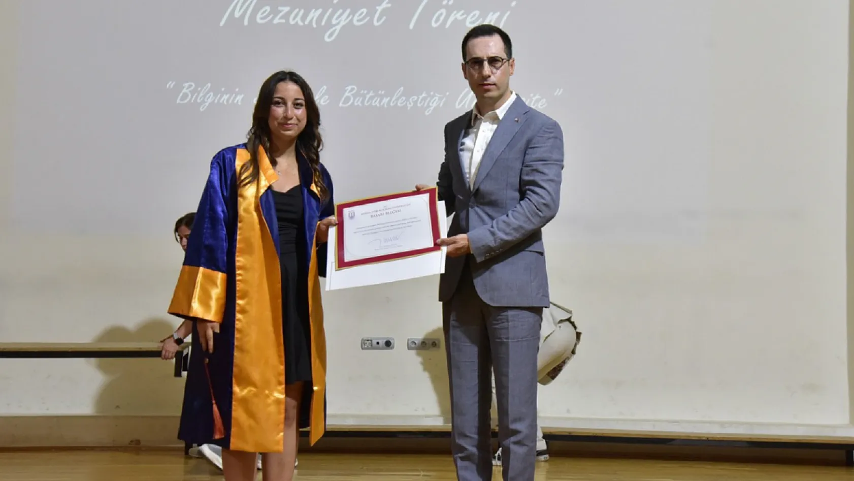 Ula Ali Koçman MYO'da mezuniyet coşkusu