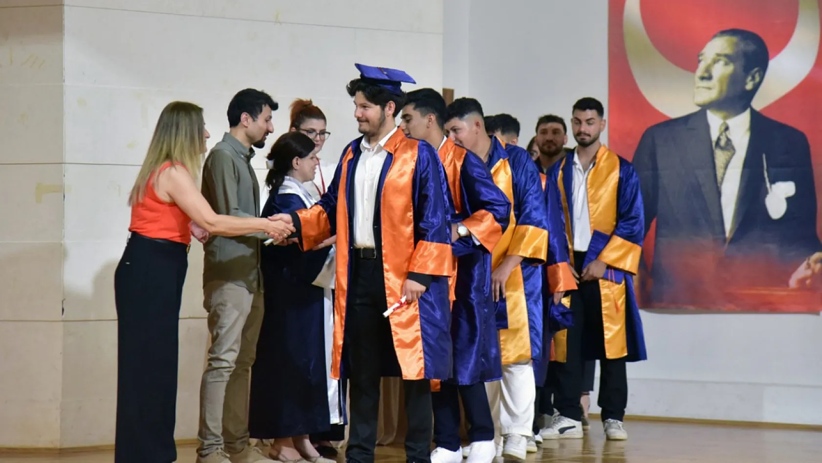 Ula Ali Koçman MYO'da mezuniyet coşkusu
