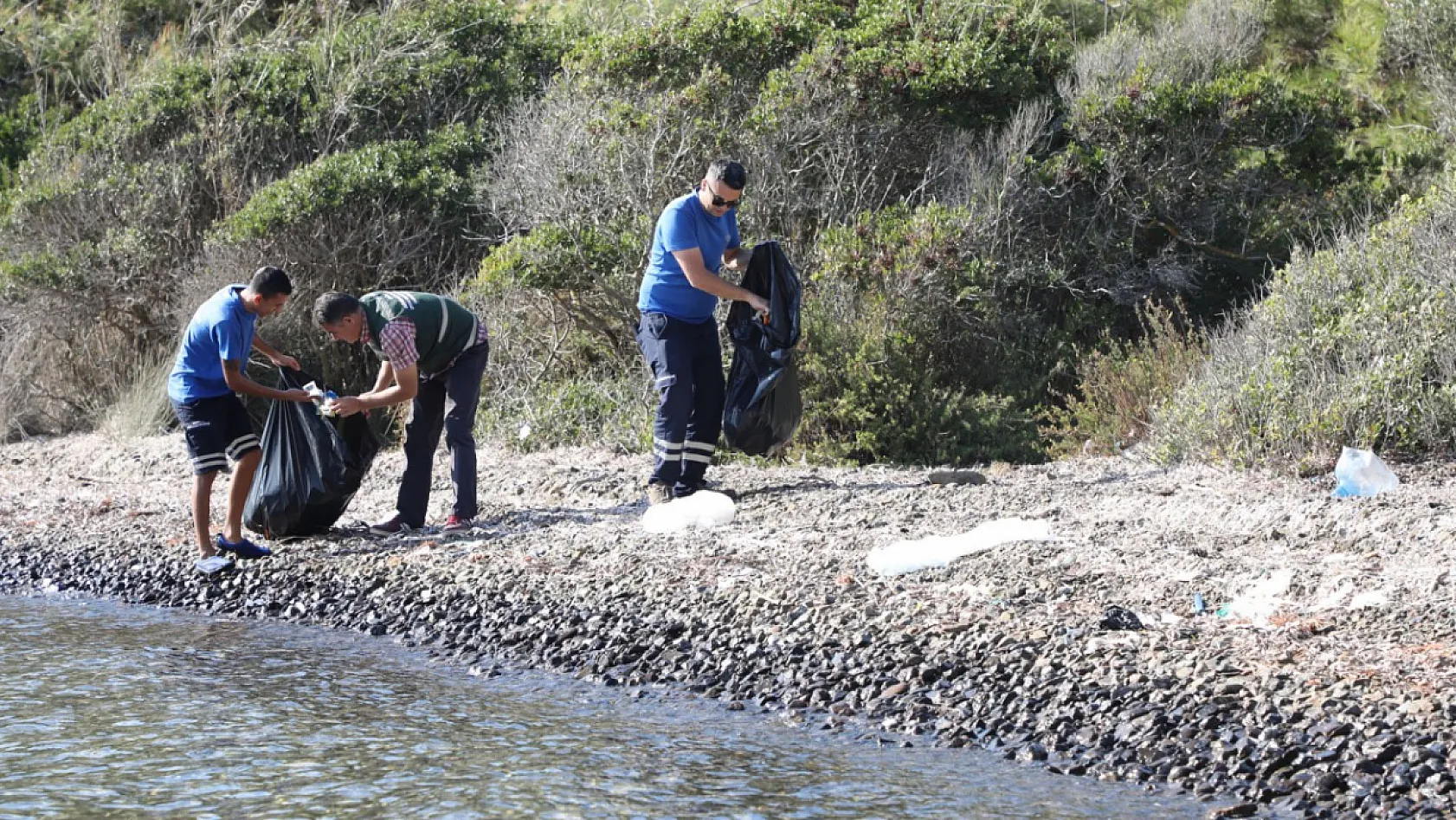 Muğla Büyükşehir'den Gökova ve Göcek'te Kapsamlı Kıyı Temizliği