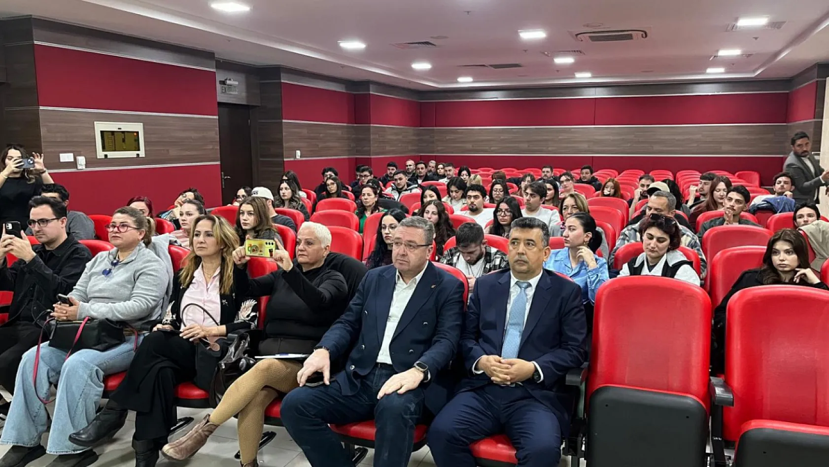 Muğla'da gazetecilere 'Yapay Zeka Okuryazarlığı' eğitimi
