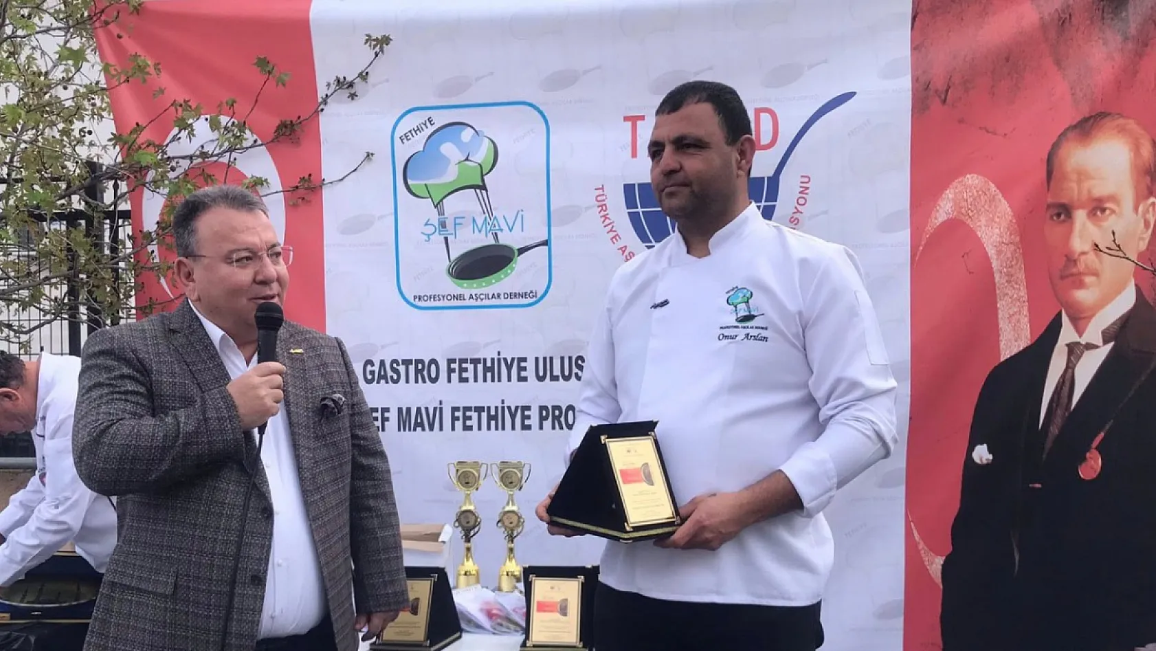 FODER Başkanı Bülent Uysal, Gastro Fethiye'de öğrencilerin ödüllerini verdi