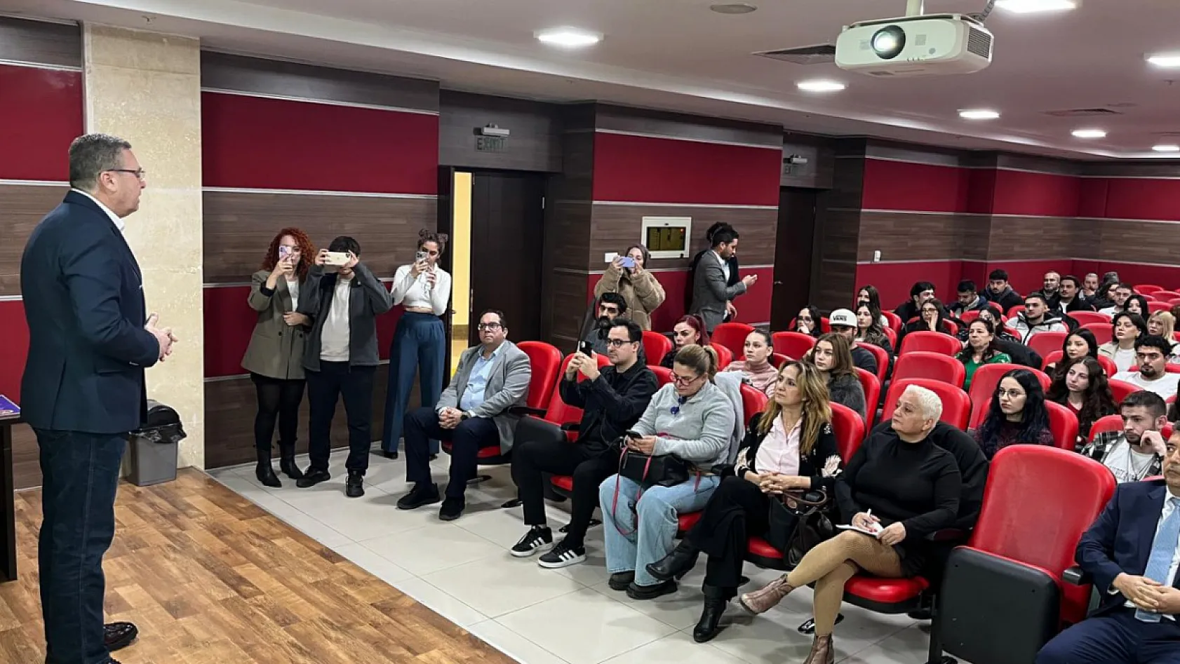 Muğla'da gazetecilere 'Yapay Zeka Okuryazarlığı' eğitimi