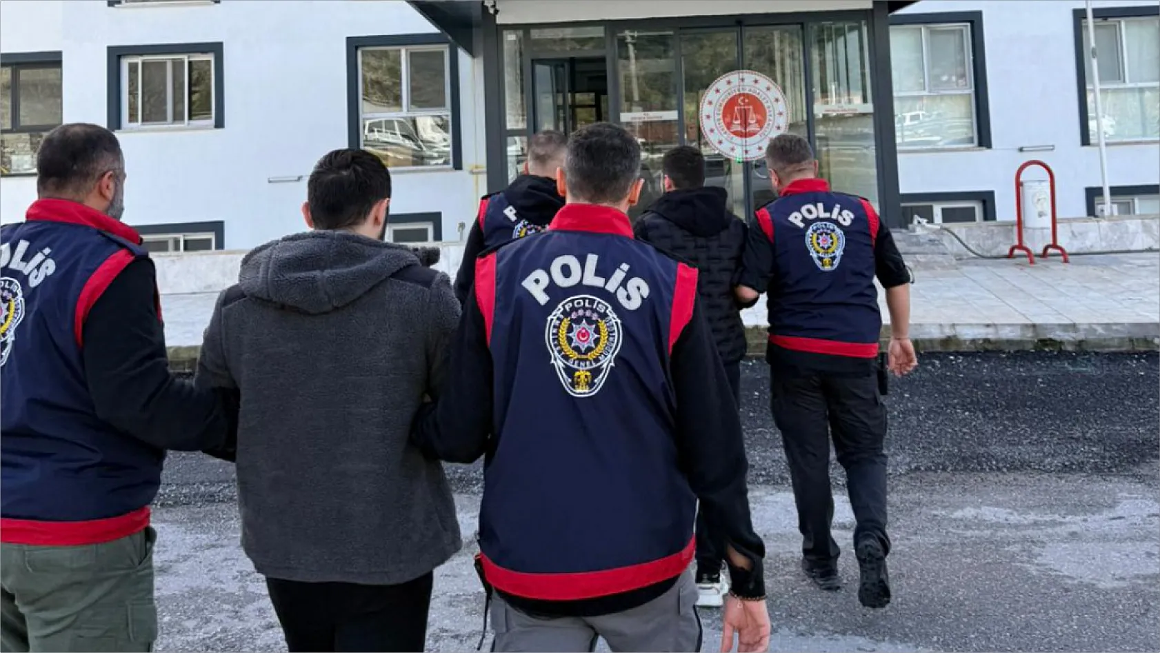 Muğla'da kasten öldürme suçundan aranan 2 hükümlü yakalandı