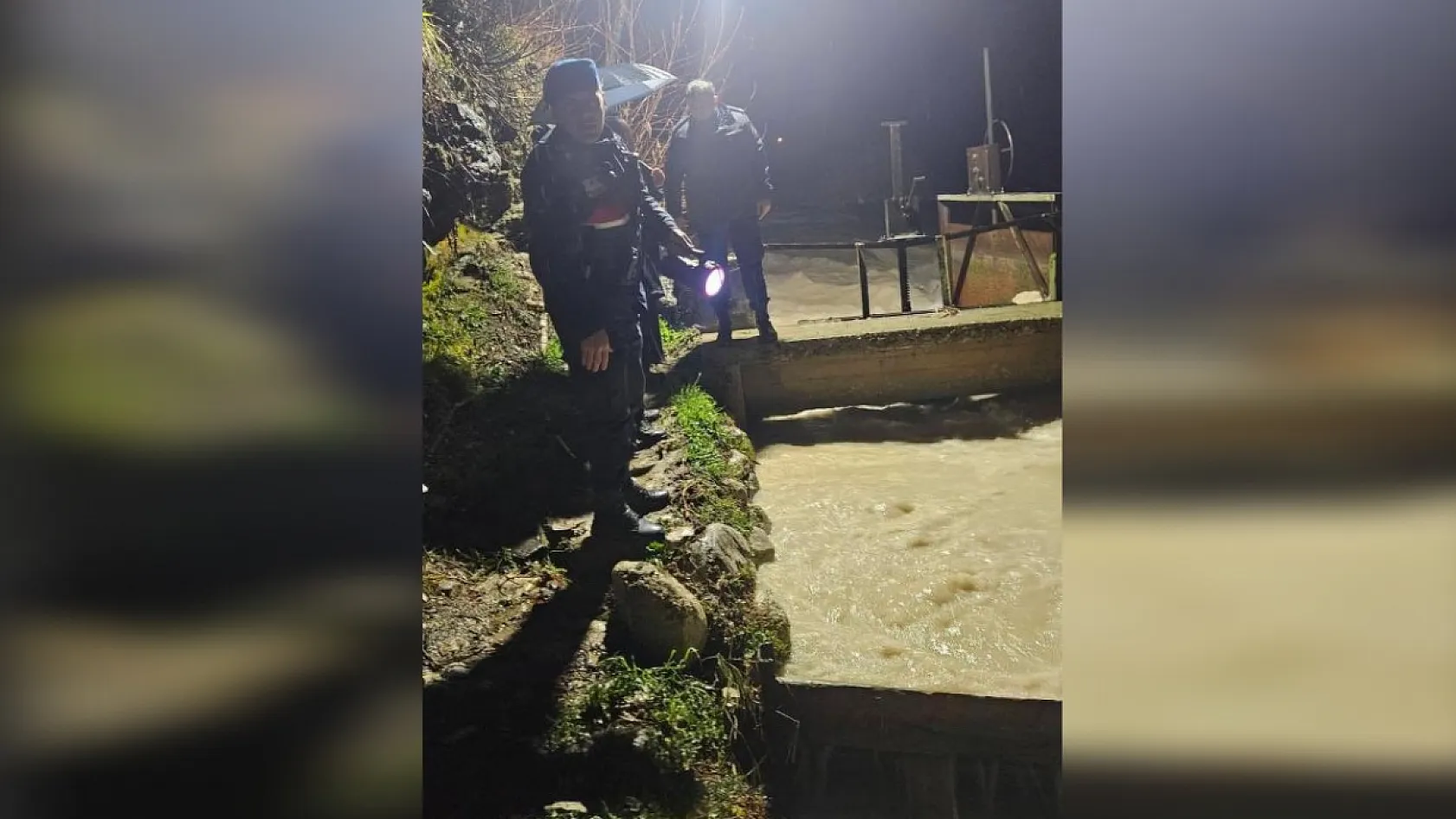 Balıkları kurtarmak isterken sele kapılarak hayatını kaybetti
