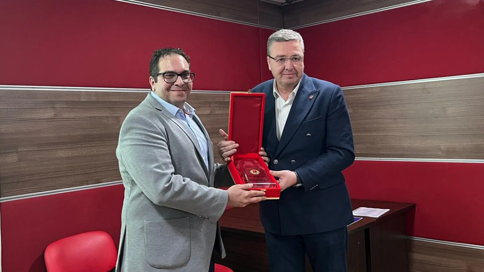 Muğla'da 'Dijital Dönüşüm' eğitimi: Kütküt, gazetecilere yapay zekayı anlattı