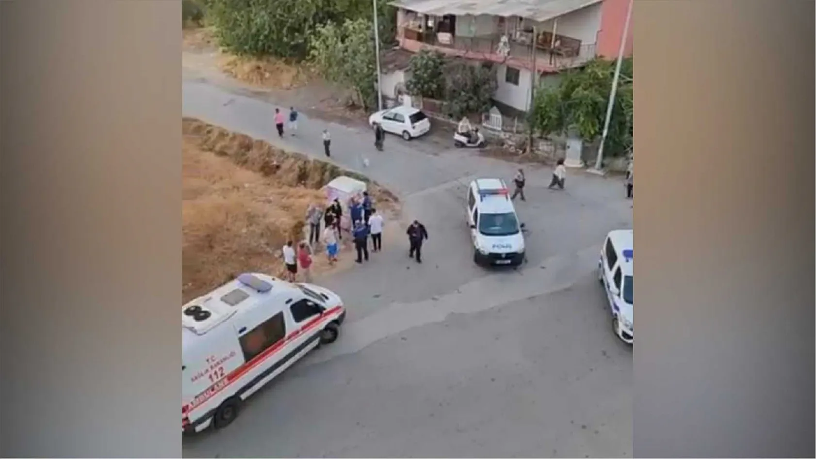 Servis aracı bekleyenler kurşun yağmuruna tutuldu: Silahlı Saldırıda 1 Yaralı