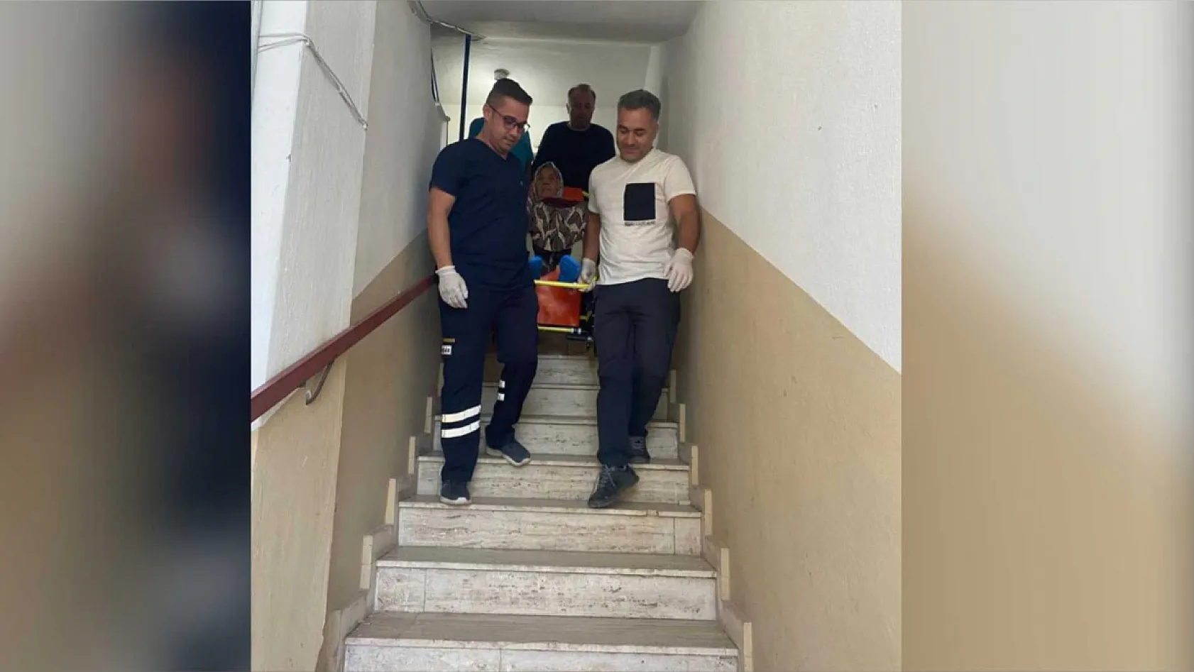7 yıldır evden çıkmayan 91 yaşındaki vatandaş, aynı yaştaki çocukluk arkadaşı ile buluştu