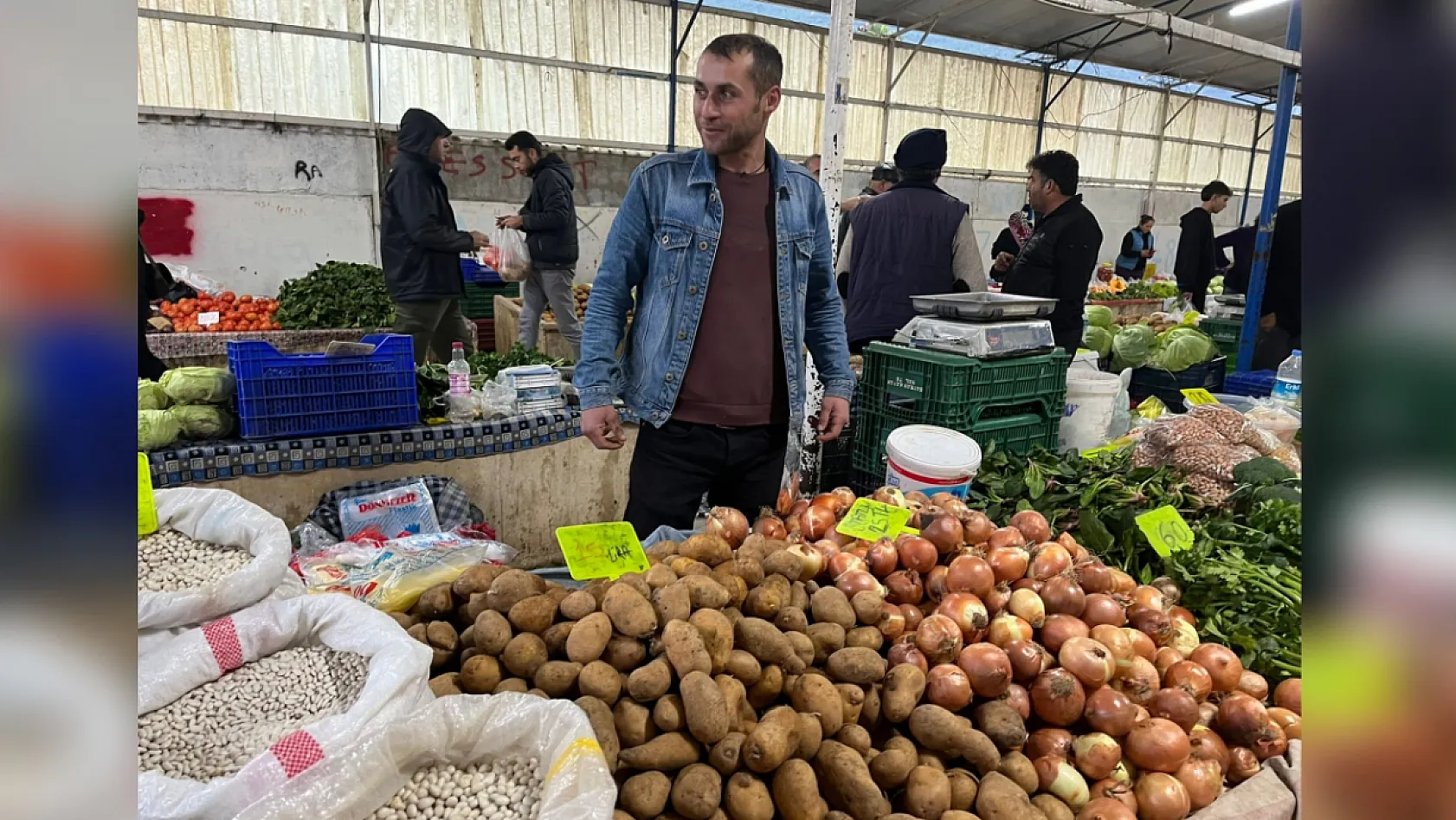 Fethiye Cuma Pazarında Üretici ve Esnaf Kayar, 'Çiftçilikle Uğraşmak Zorlaşıyor'