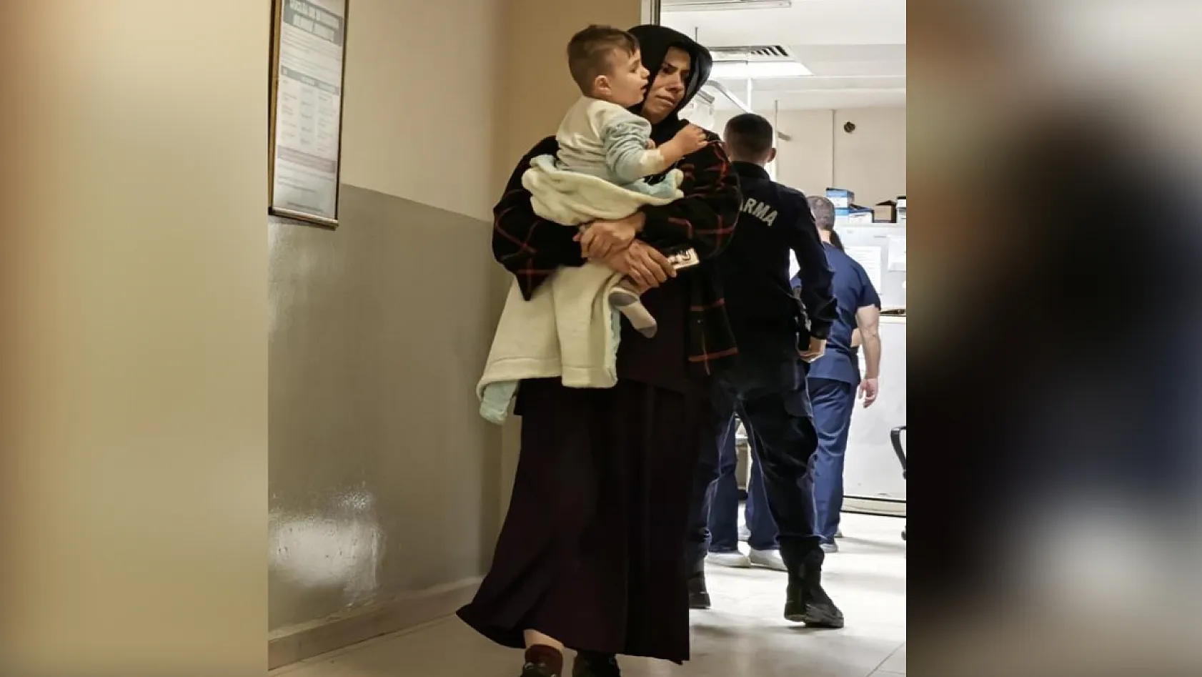Üzerine sıcak çay devrilen bebek hastanelik oldu