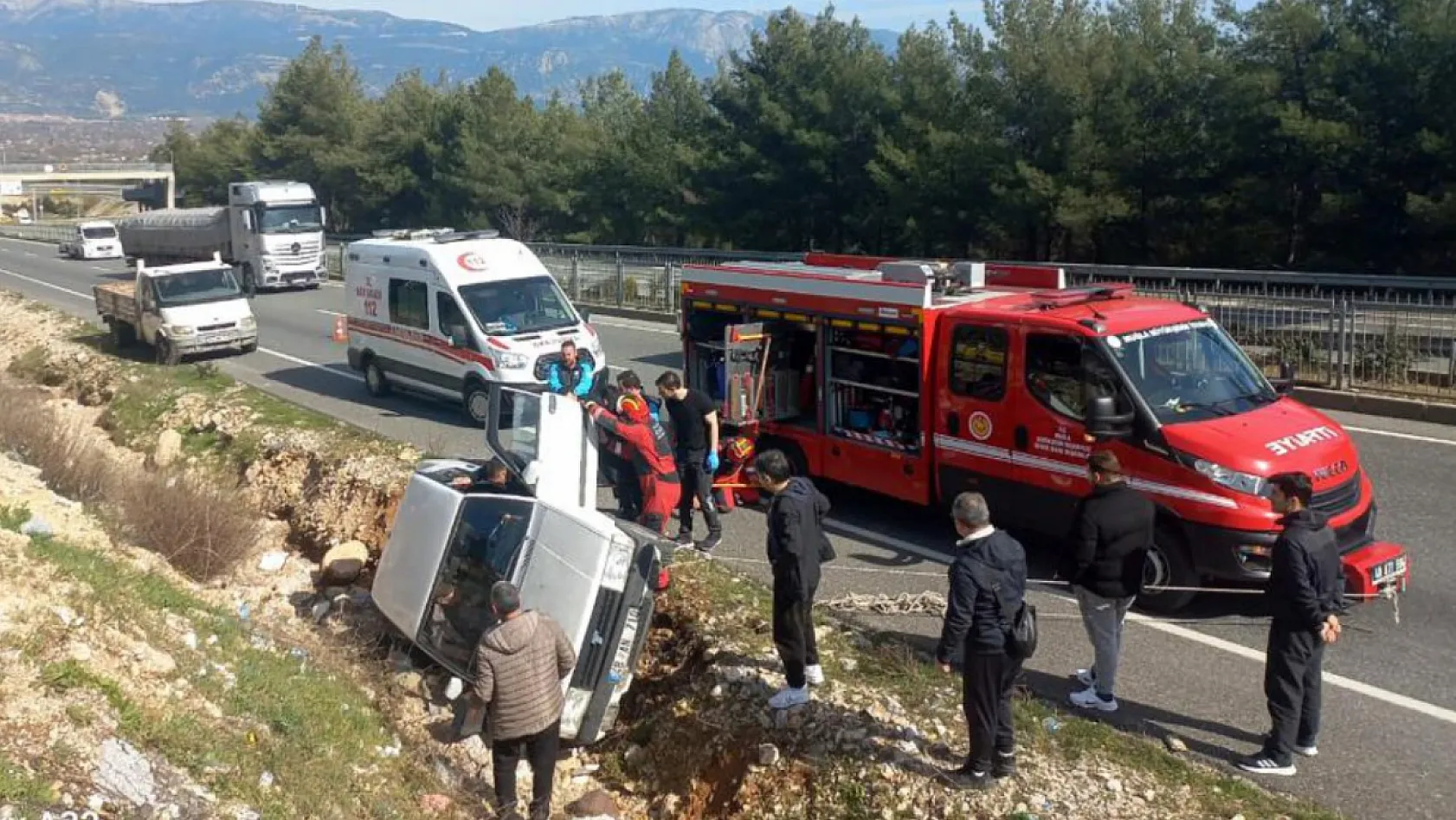 Muğla-Aydın Karayolu'nda Kaza: Araç İçinde Sıkışan Vatandaş Kurtarıldı
