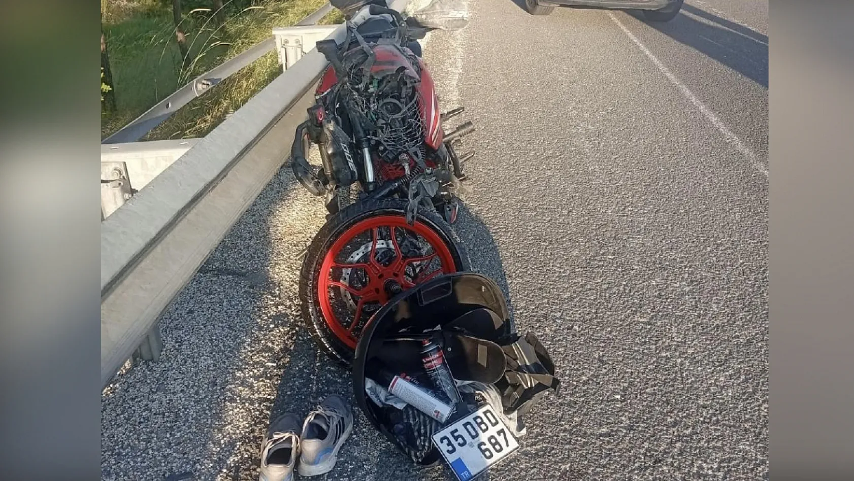 Motosiklet Kamyona Çarptı: Sürücü Hayatını Kaybetti