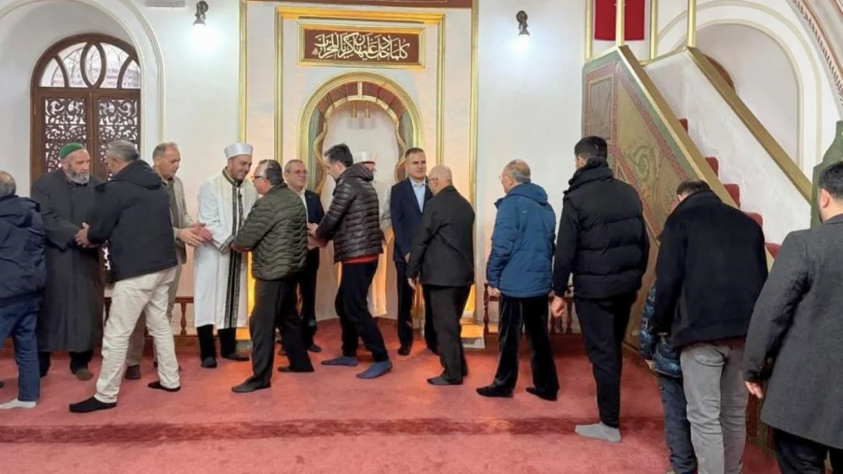 Vali Akbıyık bayram namazını Menteşe'de kıldı
