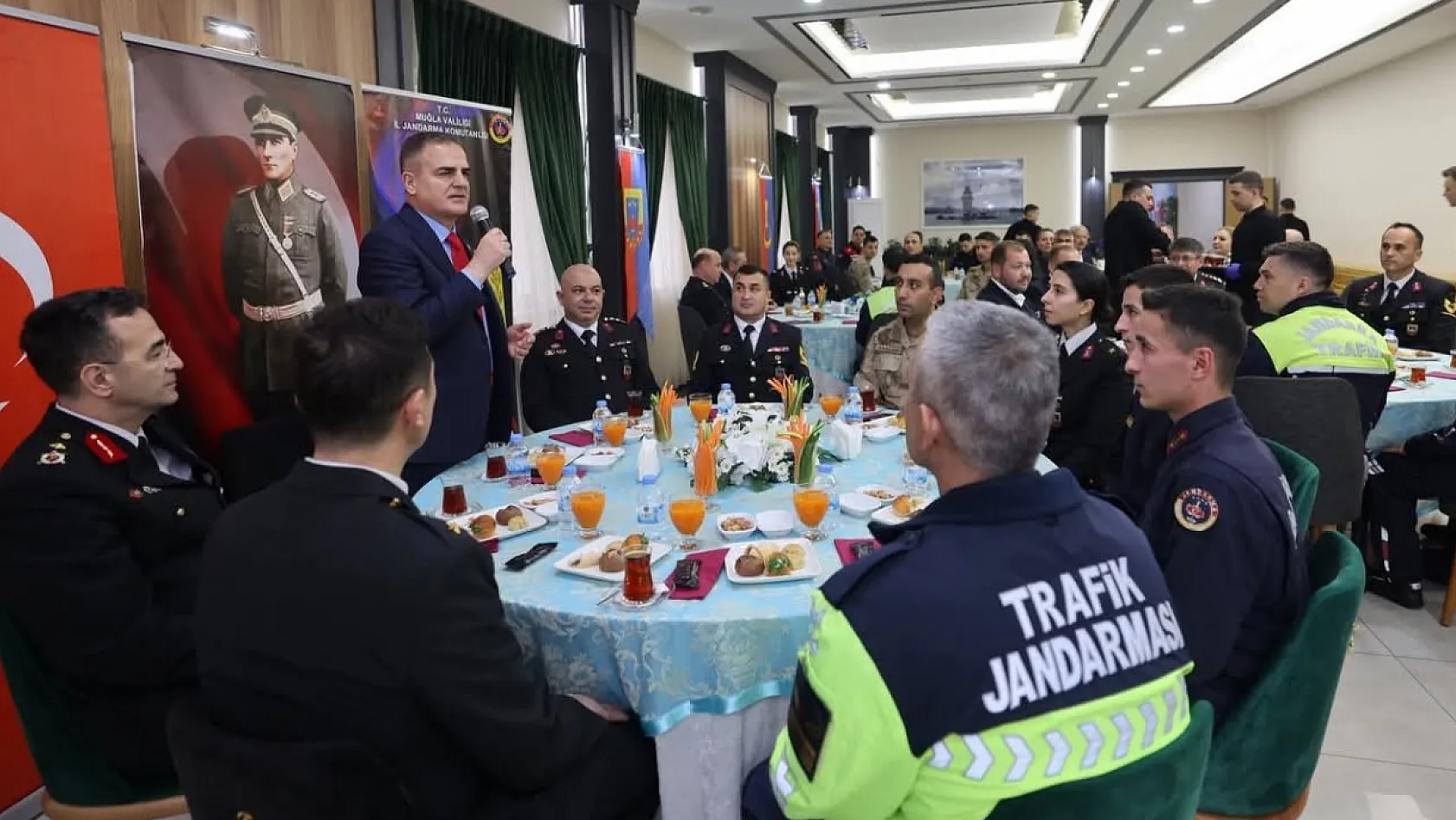 Vali Akbıyık bayramda güvenlik güçleri ile bir araya geldi