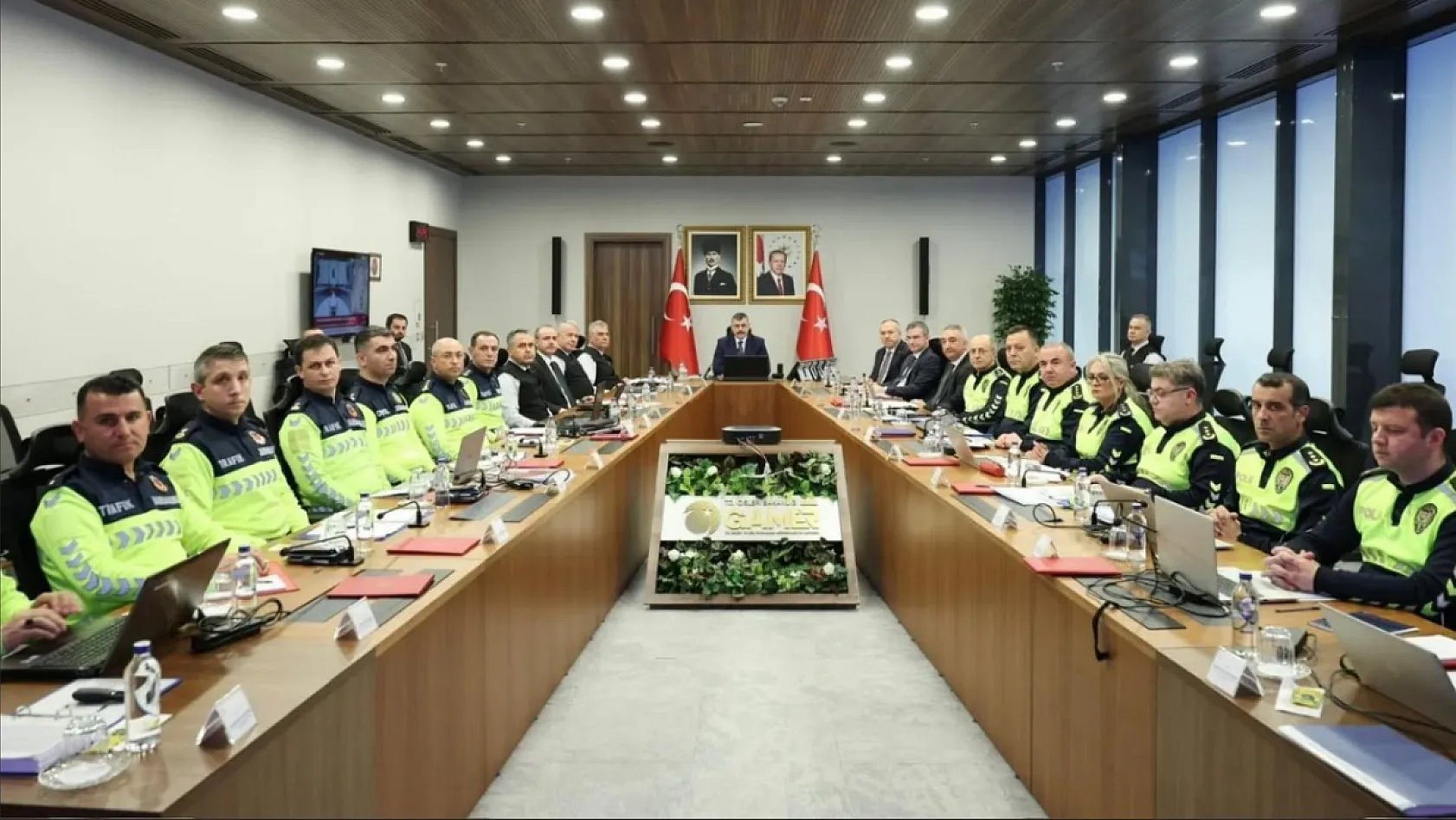 Vali Akbıyık trafik toplantısına katıldı