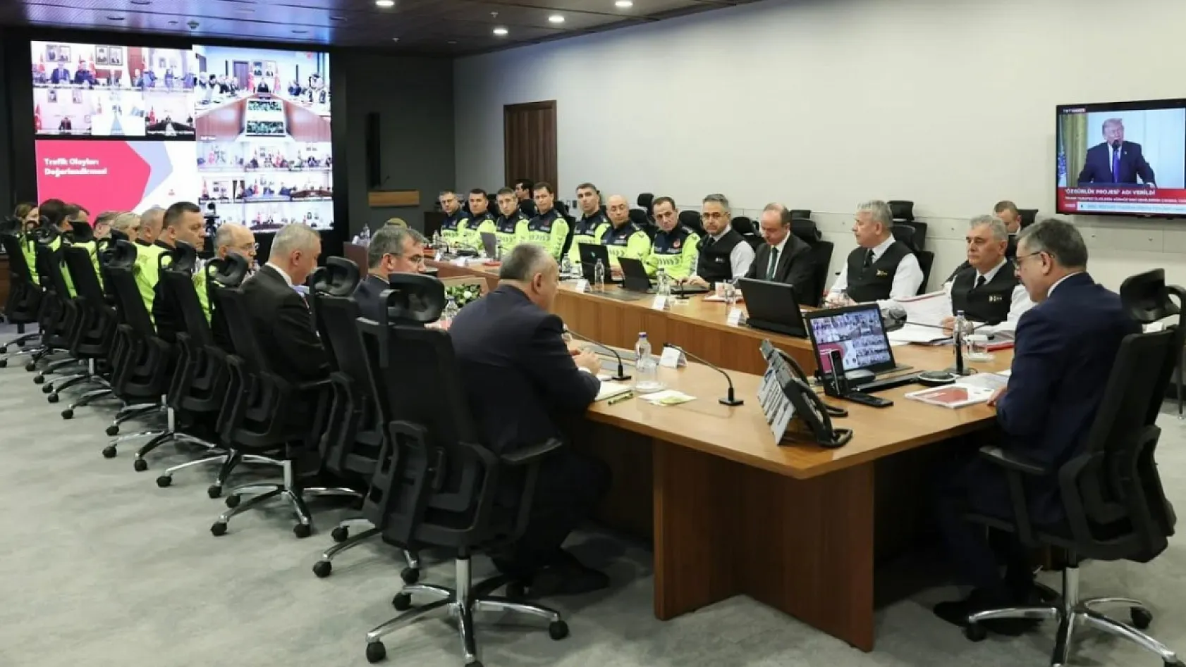 Vali Akbıyık trafik toplantısına katıldı