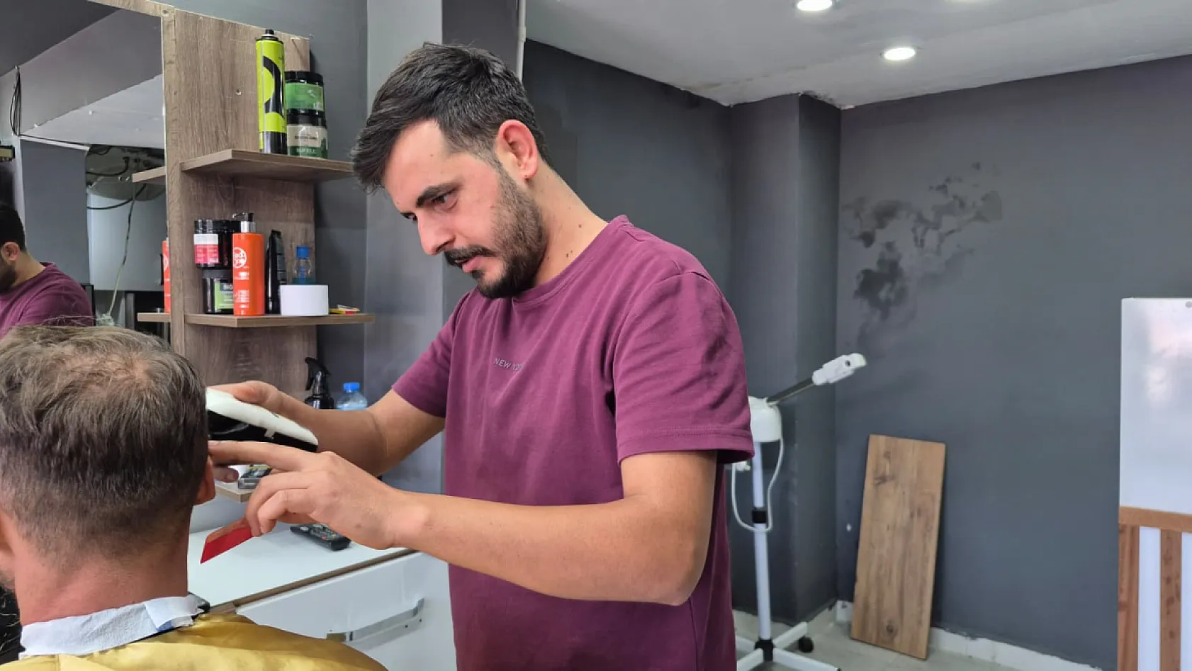 Fethiye'de Pazar günü berber ve kuaförler okul mesaisi yaptı