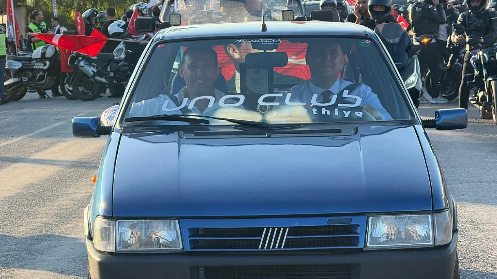 Cumhuriyet Coşkusu Fethiye yollarında: Uno Club'tan gururlandıran konvoy