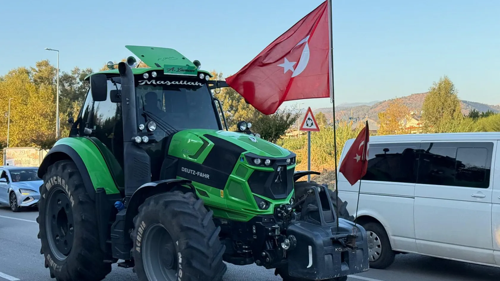Cumhuriyet Coşkusu Fethiye yollarında: Uno Club'tan gururlandıran konvoy
