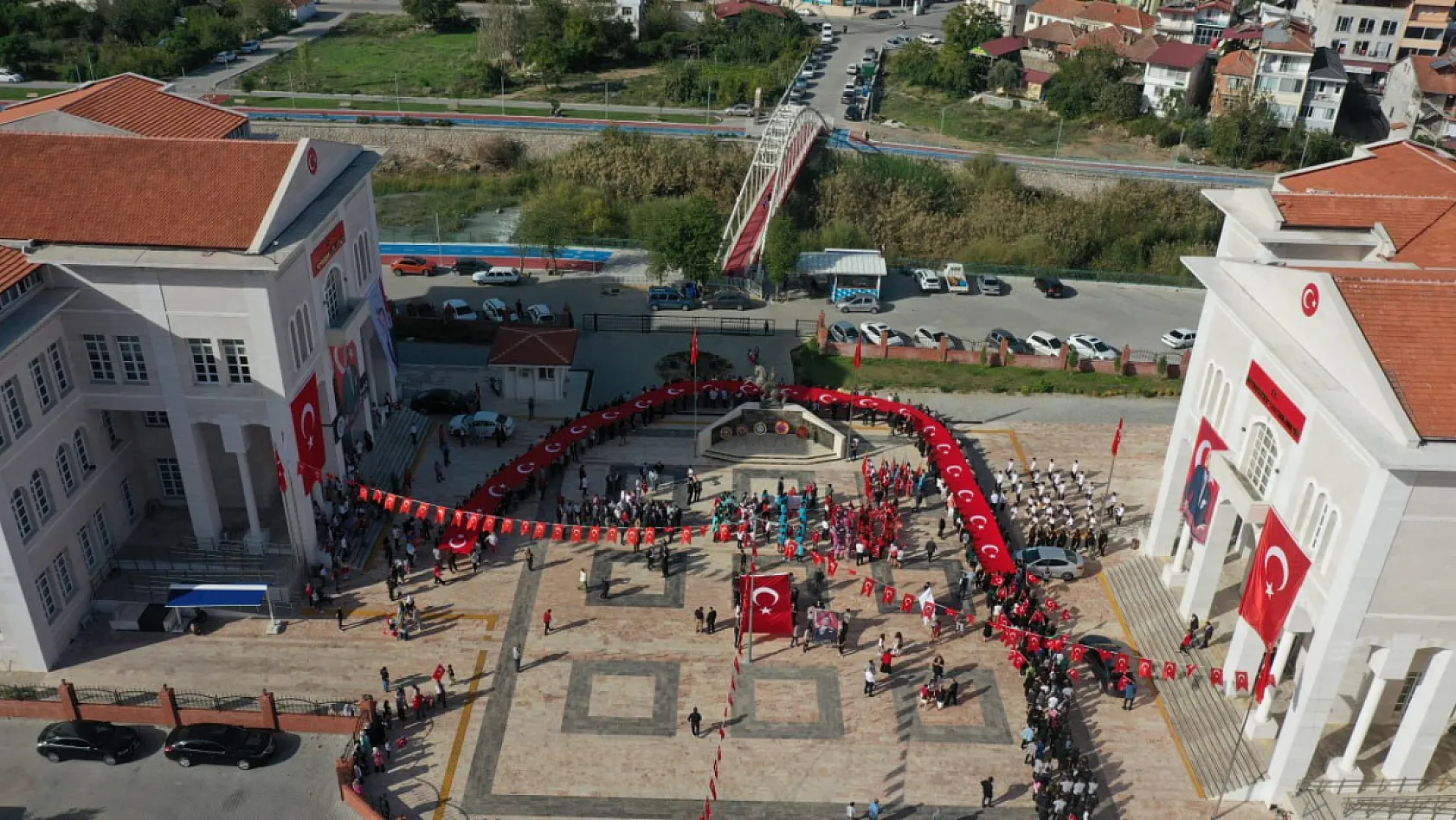 Seydikemer'de 100 Metrelik Türk Bayrağı İle Cumhuriyet Kutlaması