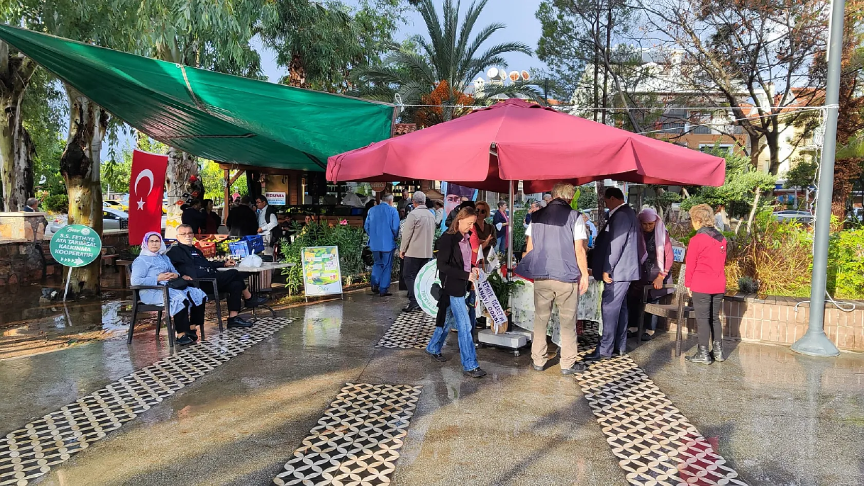 Fethiye'de Özgür Yerel Tohum Kitabının İmza Günü