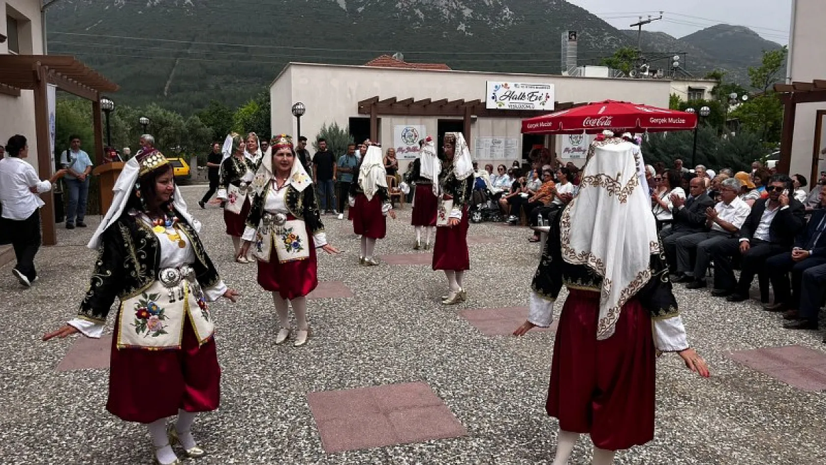 Fethiye'de Halk Eğitim Üzümlü Dastar Dokuma ve Giyim Sergisi Açıldı