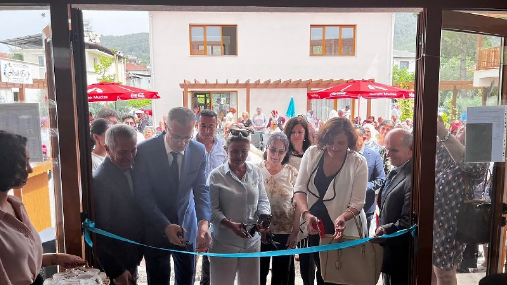 Fethiye'de Halk Eğitim Üzümlü Dastar Dokuma ve Giyim Sergisi Açıldı