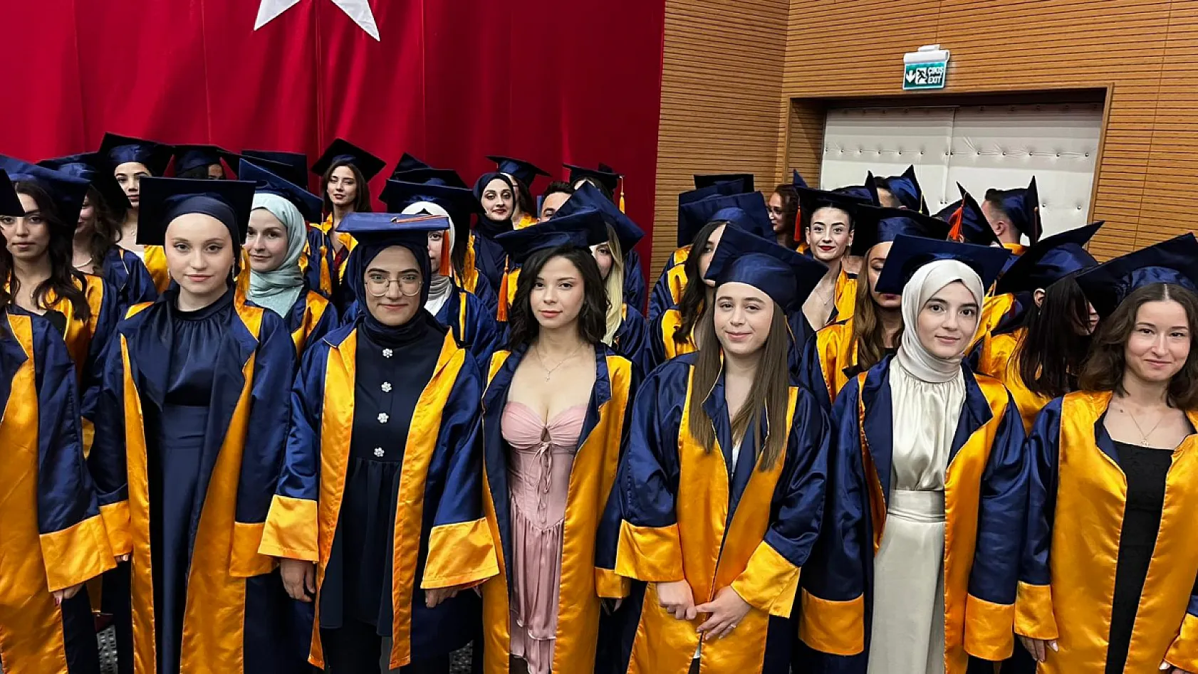 Fethiye'de Muğla Sıtkı Koçman Üniversitesi öğrencileri mezun oldu