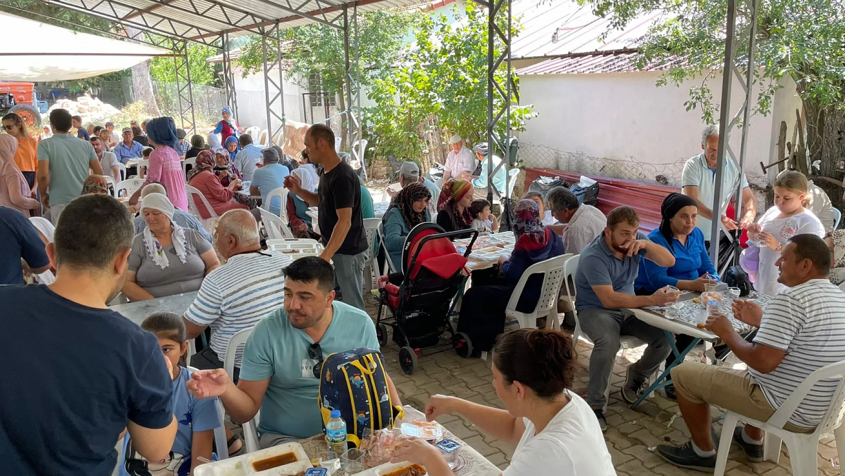 Seydikemer'in Yayla Patlangıç Mahallesi'nde Dayanışma Yemeği