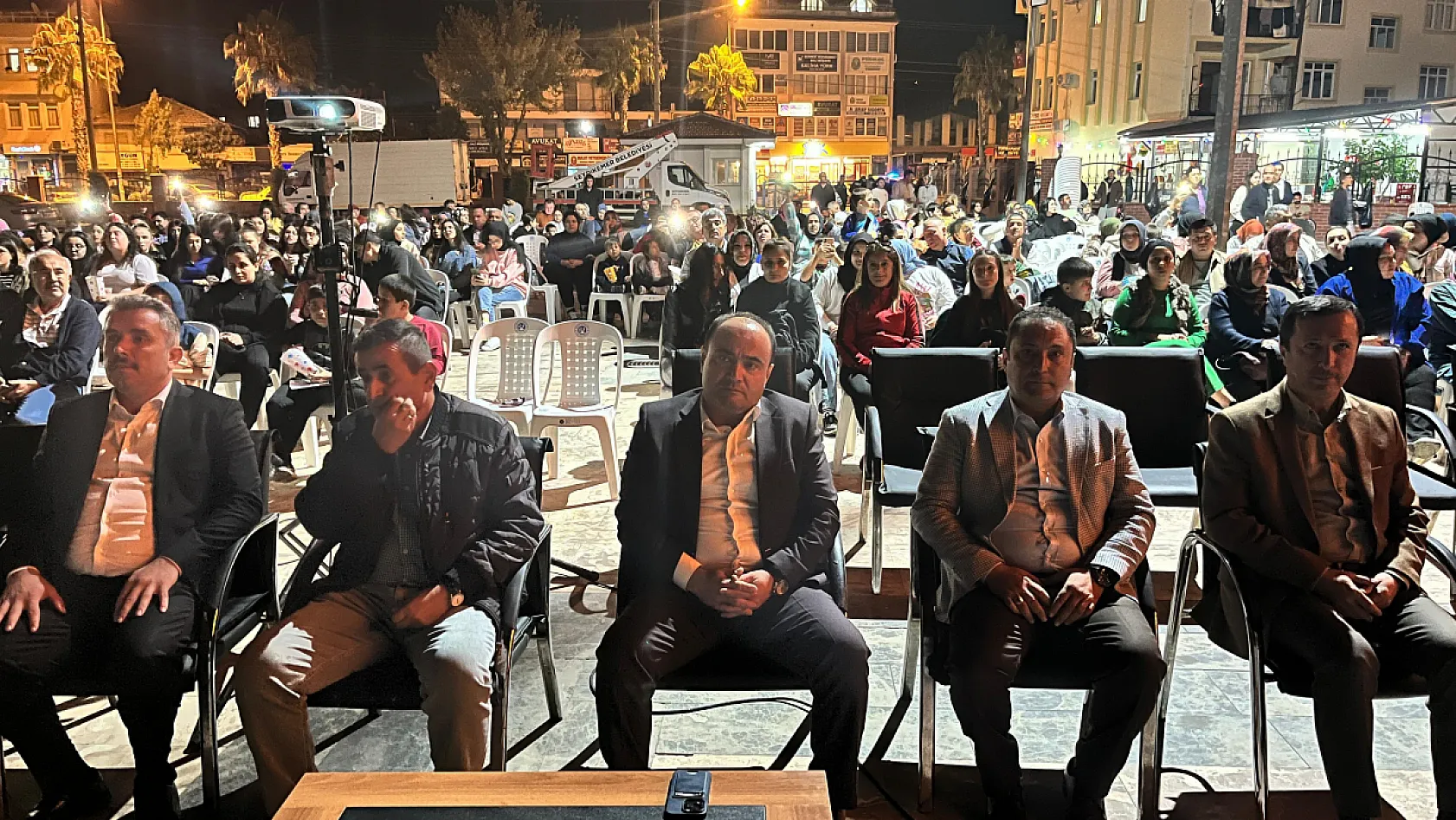 Seydikemer'de Cumhuriyet Bayramı Coşkusu: Gezen Sinema ve Müzik Şöleni