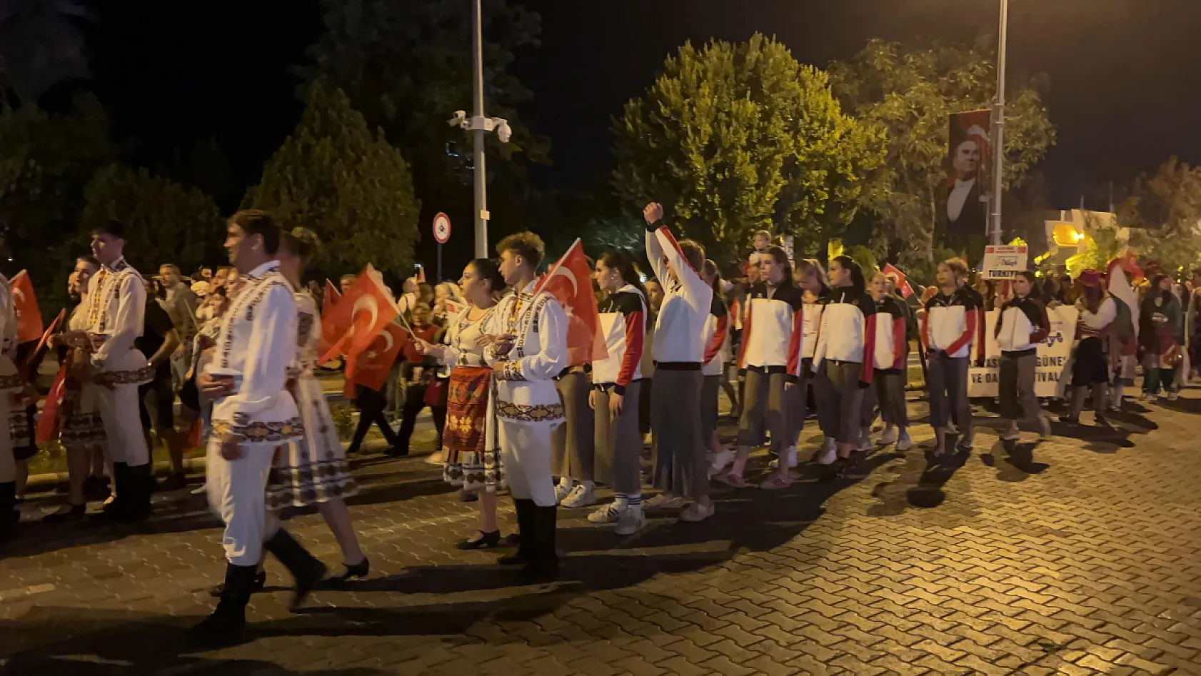 Fethiye'de Cumhuriyet Yürüyüşü Düzenlendi