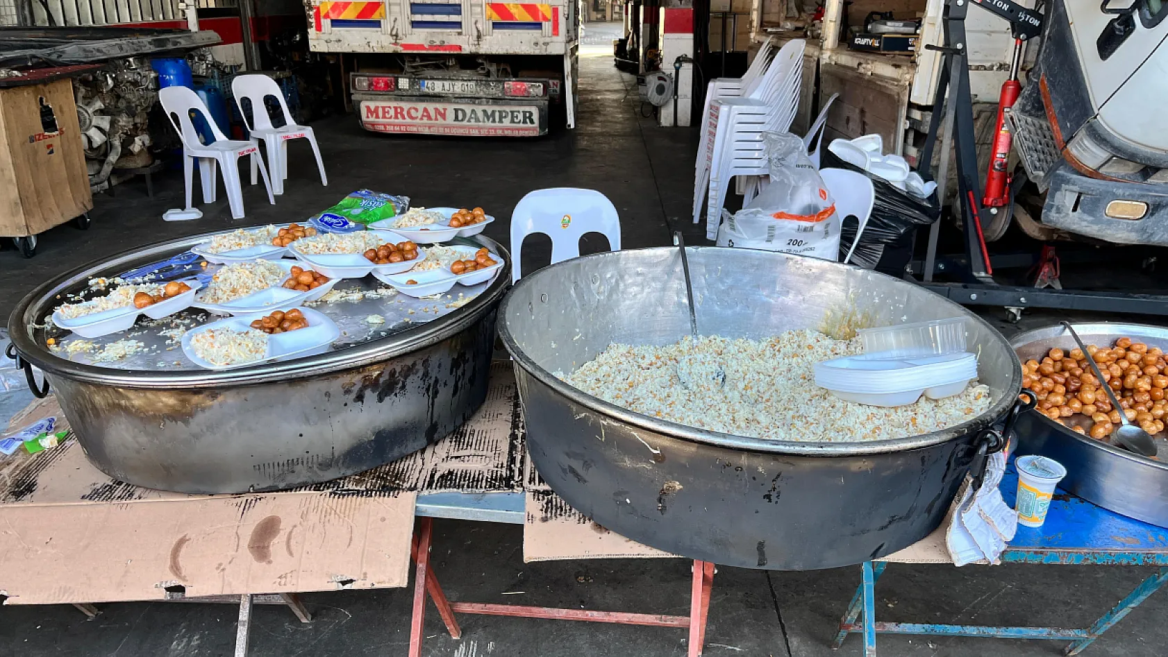 Fethiye'de Sanayi Esnafı Hayır Yemeği İkram Etti