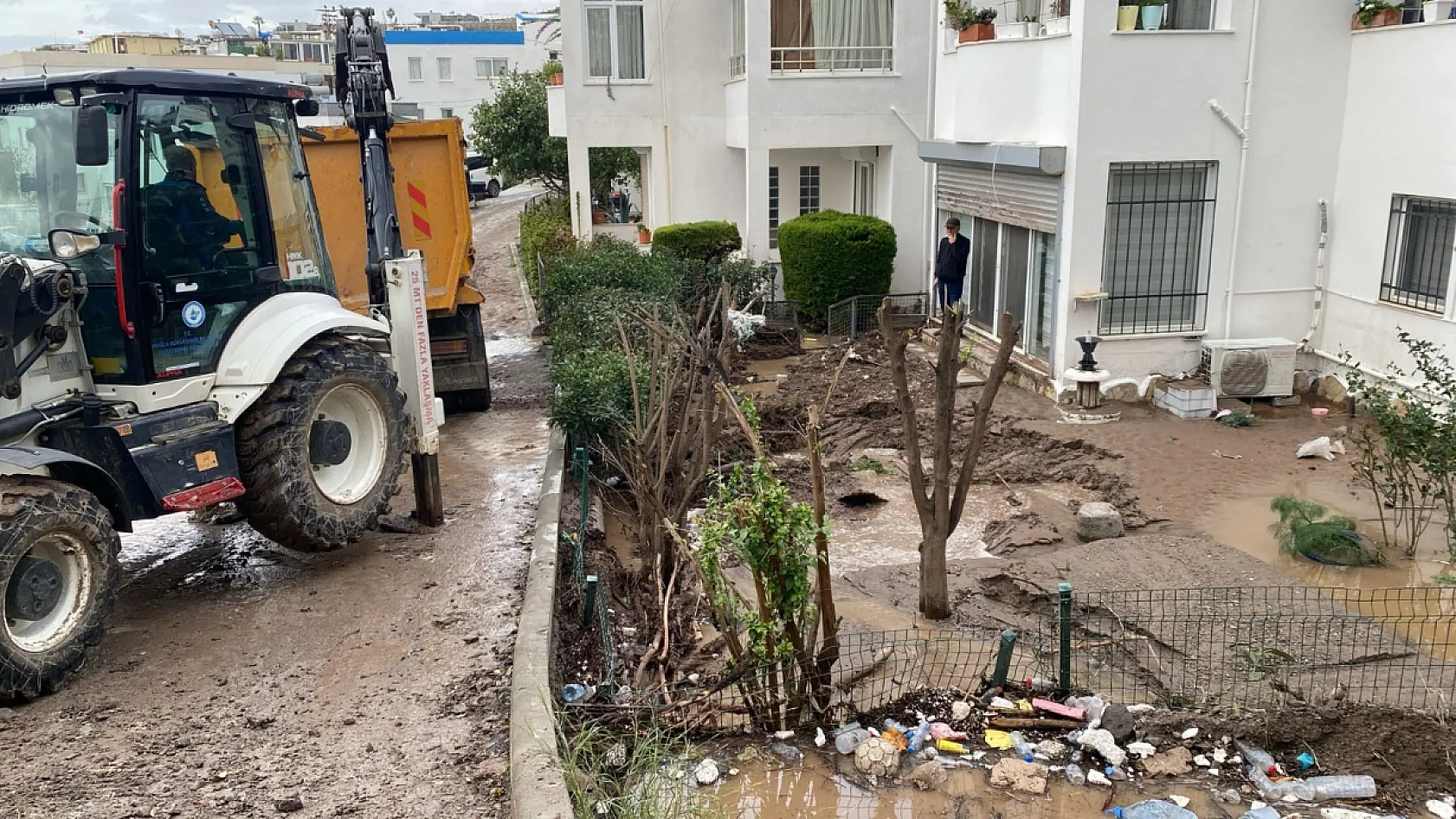Muğla'da Yağış Sonrası Temizlikler Devam Ediyor