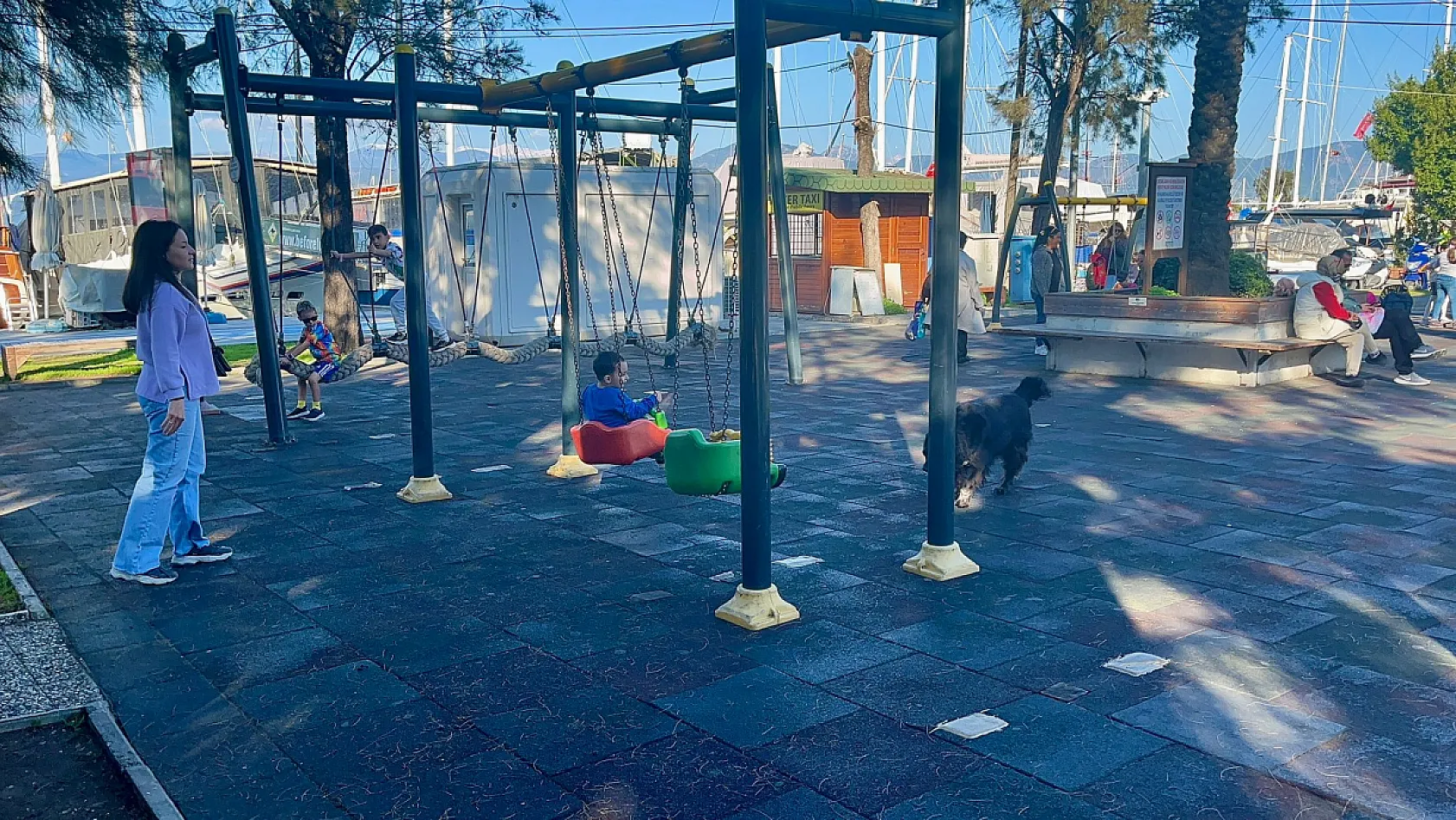 Fethiye'ye bahar havası geldi! Sokaklar, parklar ve Kordon dolup taştı