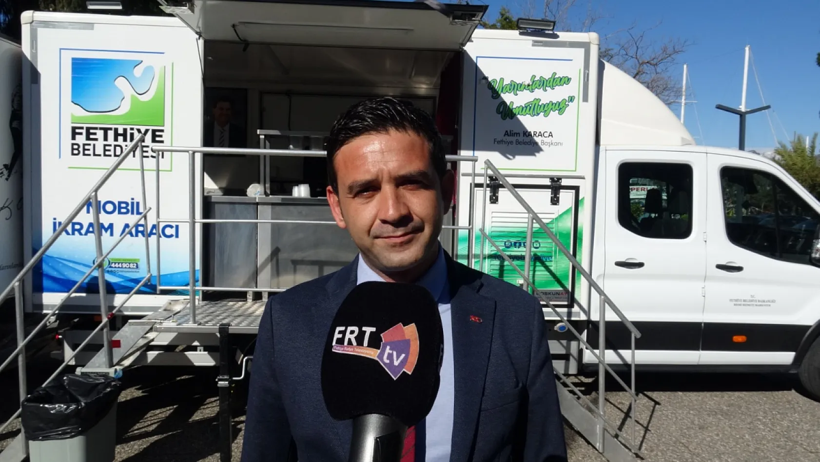 Fethiye'de depremde hayatını kaybedenlerin anısına irmik helvası ikramı
