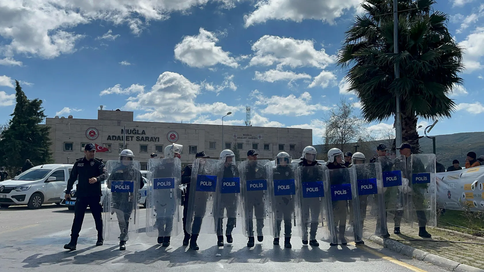 Muğla'da İmamoğlu'na Destek Yürüyüşünde Polis Müdahalesi