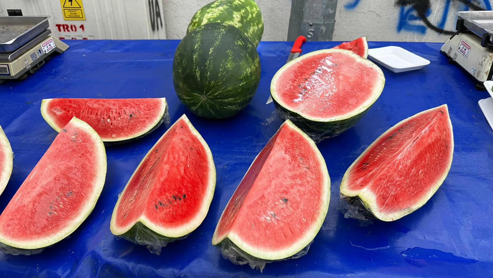 Fethiye Salı Pazarı'nda meyve fiyatları düşüşe geçti