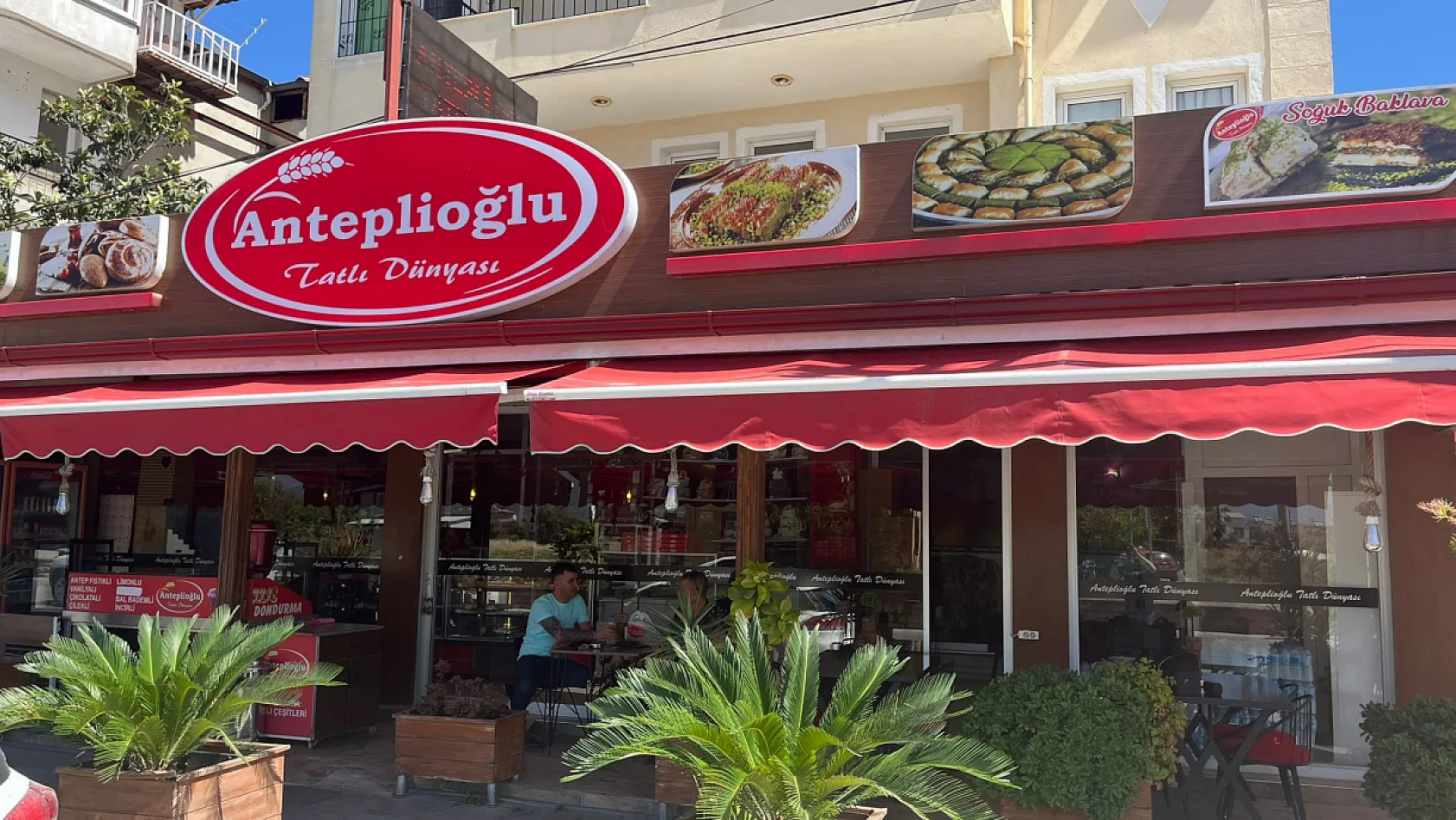 Fethiye'de Bayram Tatlılarına İlgi Arttı: Anteplioğlu Tatlı Dünyası'nda İndirim
