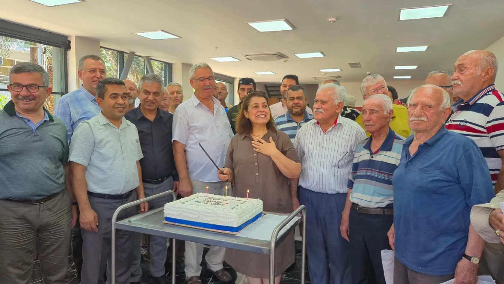 Kesikkapı Muhtarı Süzen Taşar'dan Babalar Günü'ne Özel Kahvaltı Organizasyonu