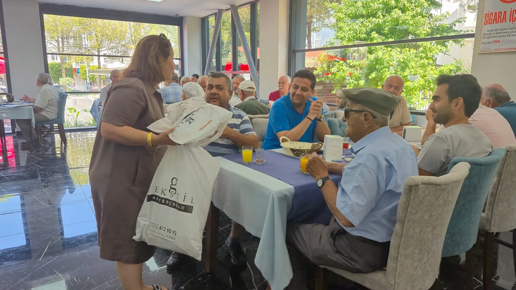 Kesikkapı Muhtarı Süzen Taşar'dan Babalar Günü'ne Özel Kahvaltı Organizasyonu