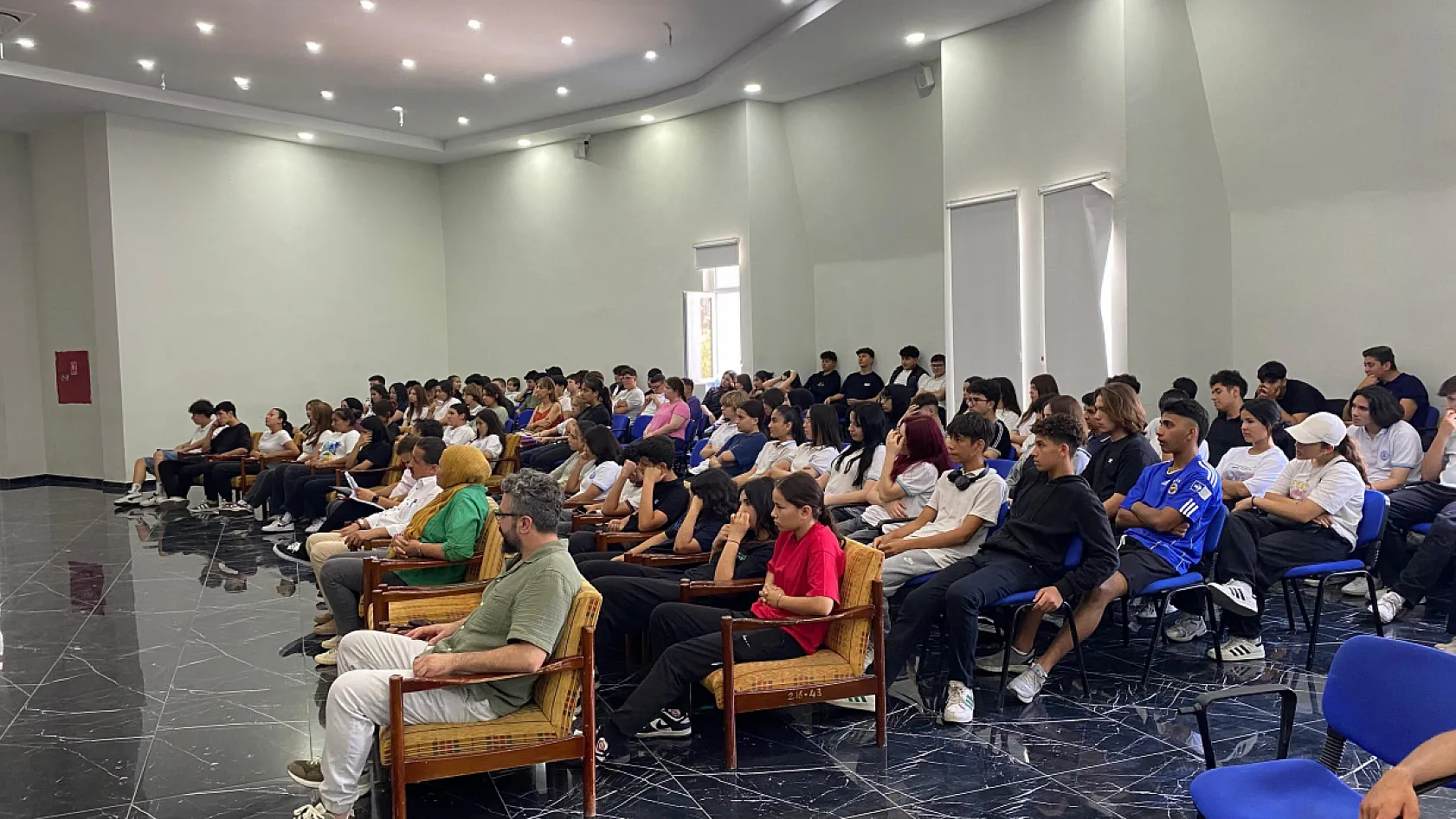 Fethiye'de 'Suç Haberlerinin Gençlerin Değer Algılarına Etkisi' Paneli Düzenlendi