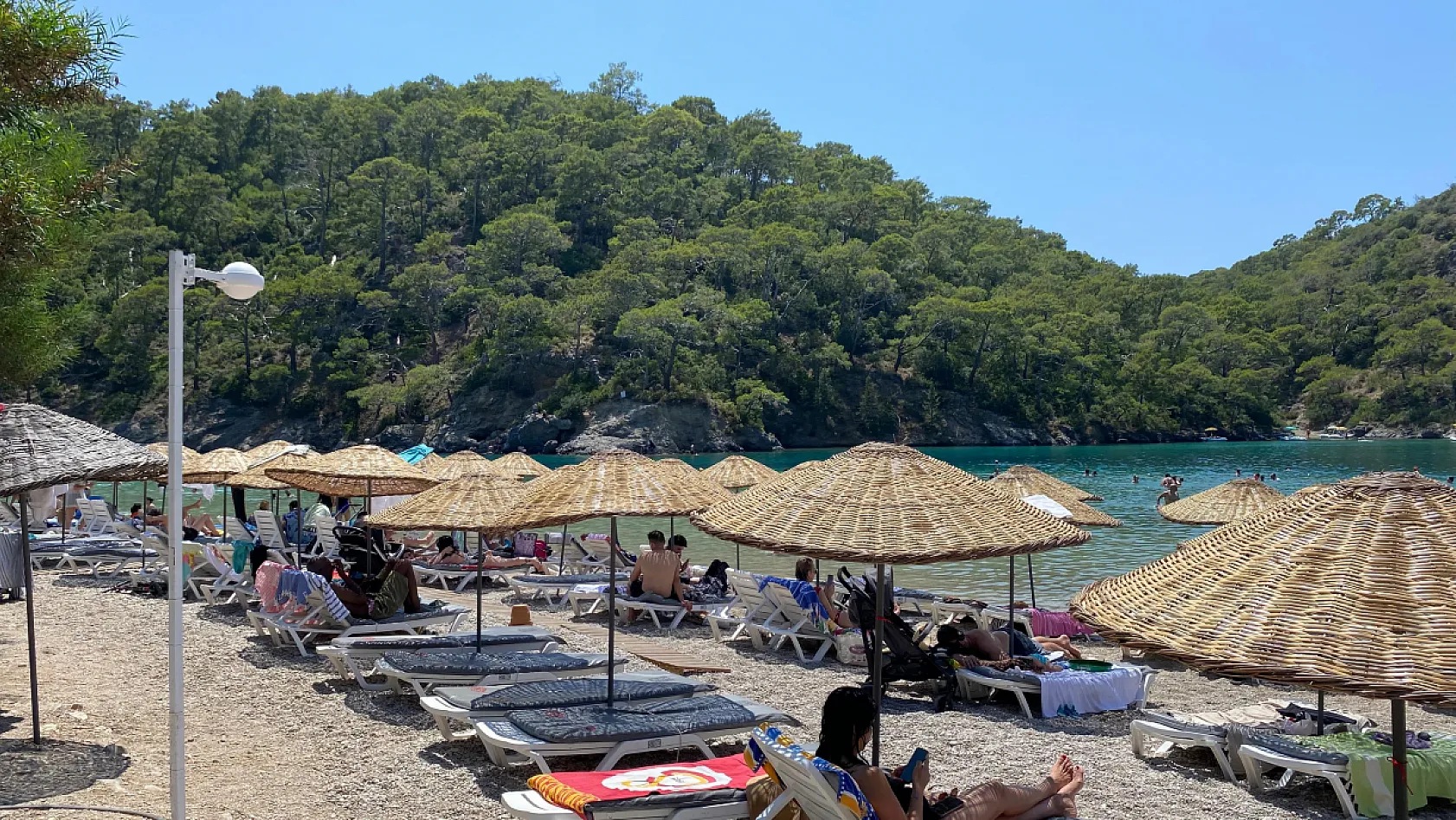 Fethiye'nin Mavi Bayraklı Plajı Kumburnu, Tatilcilerin Gözdesi