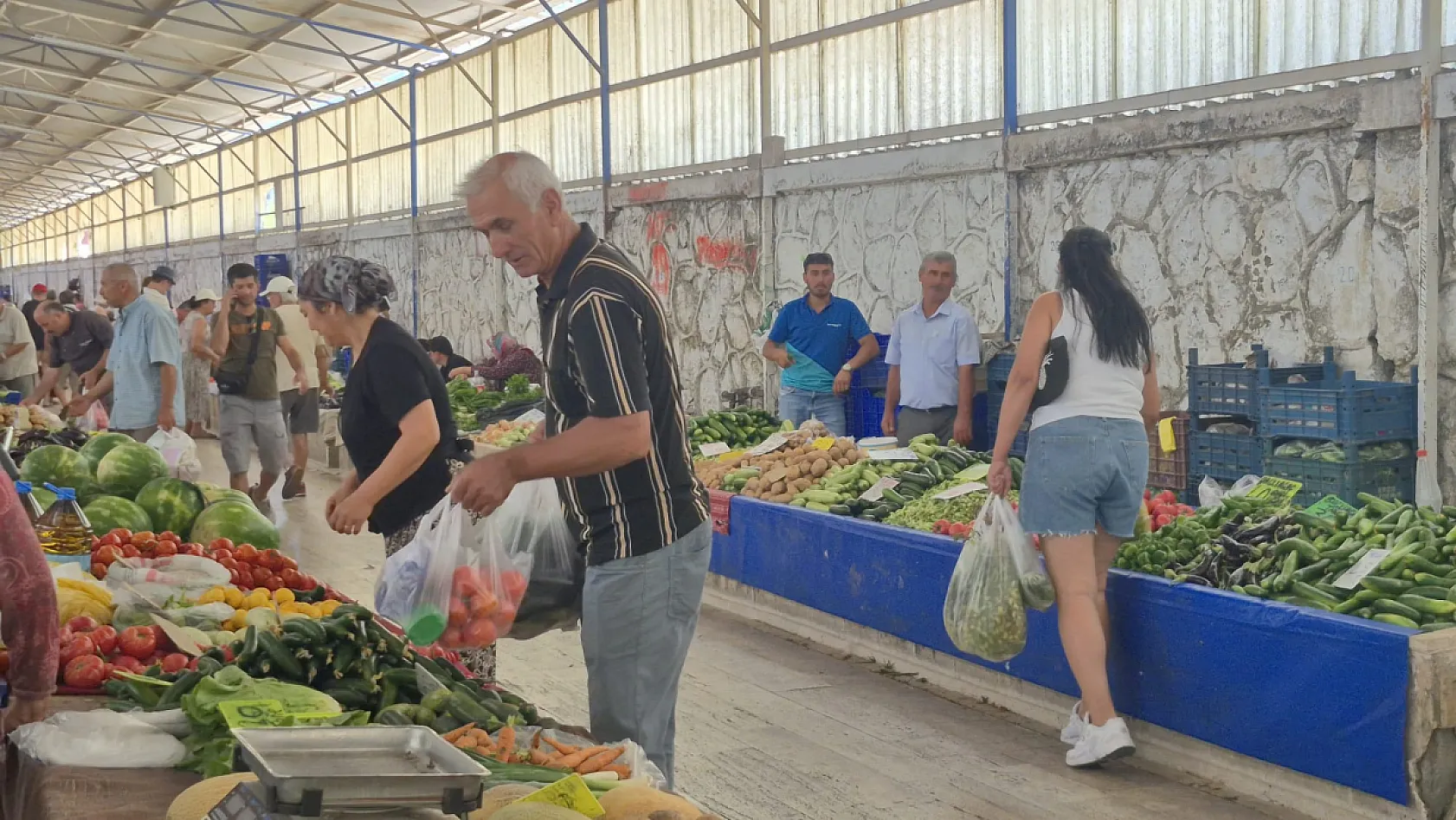 Fethiye Cuma Pazarı'nda durgunluk hâkim, 'Turizm çok zayıf'